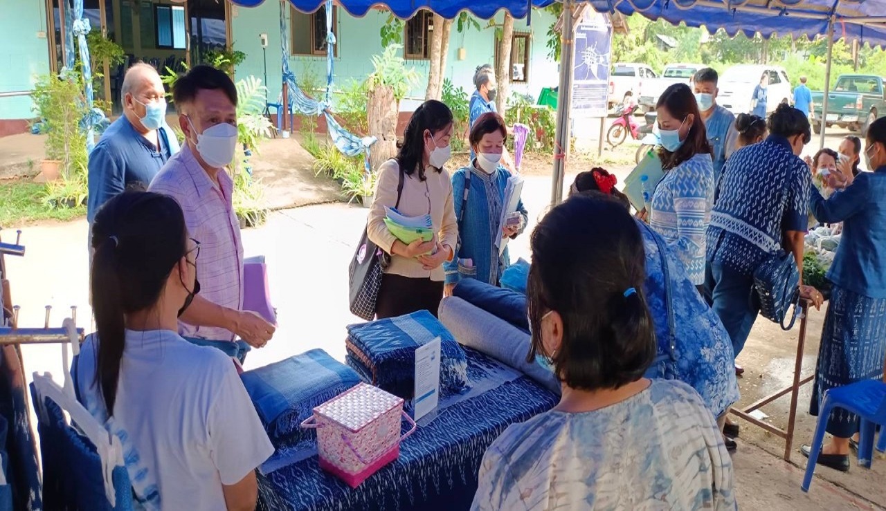 พช.สกลนคร : ดำเนินการ คัดสรรหมู่บ้านเศรษฐกิจพอเพียง”อยู่เย็น เป็นสุข” กิจกรรมพัฒนาชุมชนดีเด่น และกิจกรรมเชิดชูเกียรติ  “คนกองทุนพัฒนาบทบาทสตรี” ดีเด่น ประจำปี 2565