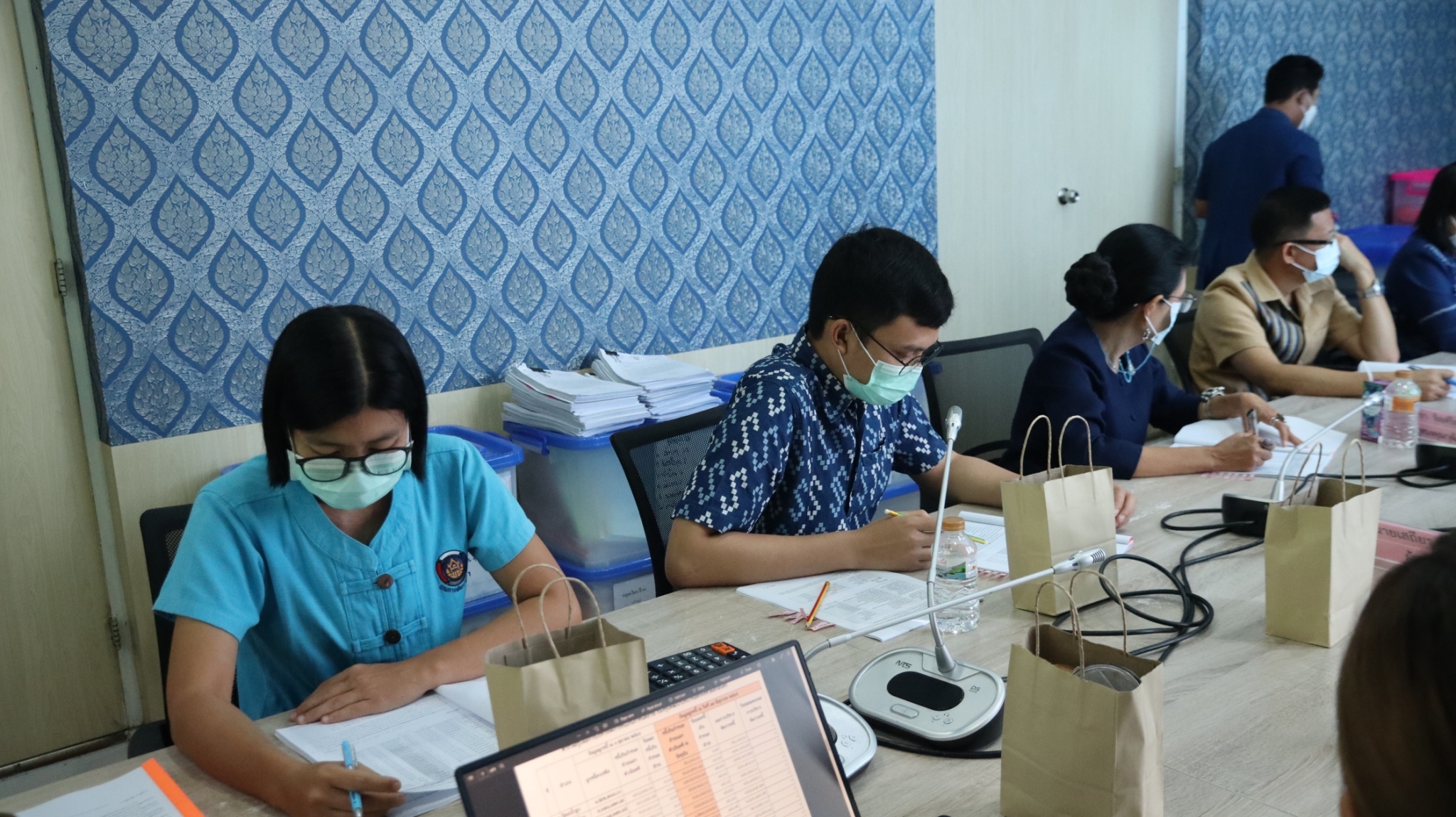 จังหวัดสกลนคร : จัดประชุมคณะอนุกรรมการบริหารกองทุนพัฒนาบทบาทสตรีจังหวัดสกลนคร