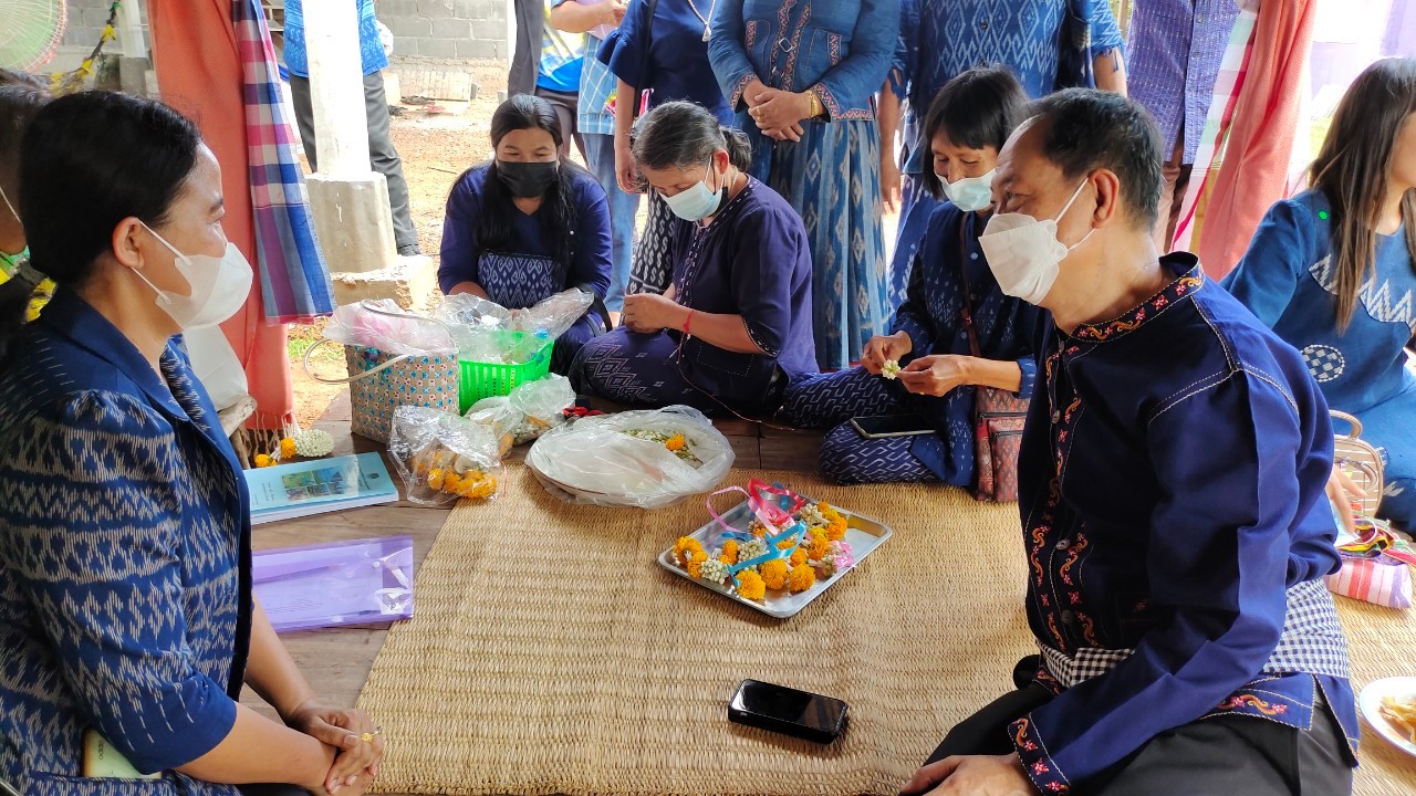 จังหวัดสกลนคร : คัดสรรหมู่บ้านเศรษฐกิจพอเพียง ”อยู่เย็น เป็นสุข”และตำบลเข้มแข็งตามหลักปรัชญาของเศรษฐกิจพอเพียงดีเด่น ระดับจังหวัด ประจำปี 2565