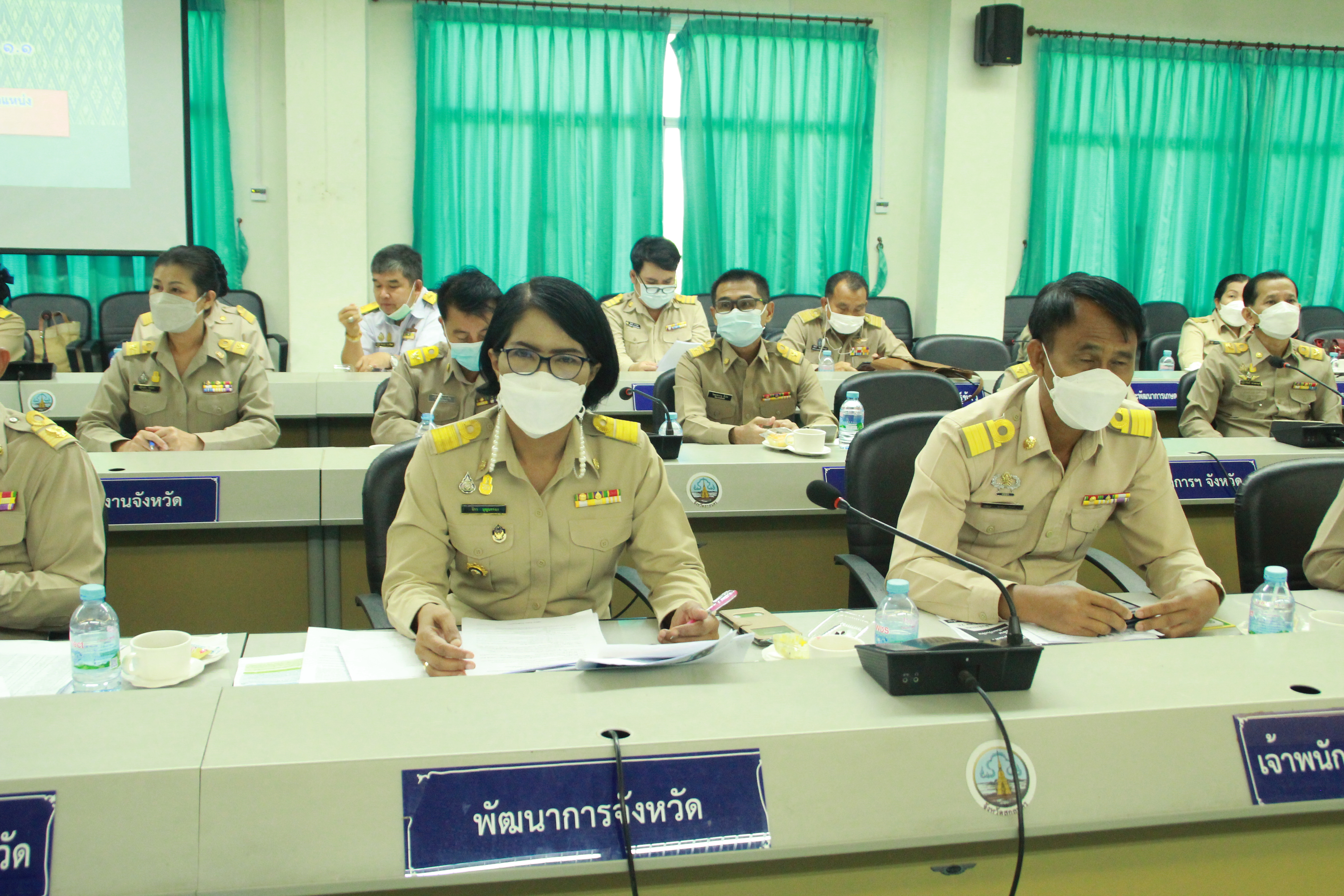 จังหวัดสกลนคร : ขับเคลื่อนการขจัดความยากจนและพัฒนาคนทุกช่วงวัยอย่างยั่งยืนตามหลักปรัชญาของเศรษฐกิจพอเพียง ผ่านที่ประชุมคณะกรมการจังหวัดและหัวหน้าส่วนราชการจังหวัดสกลนคร ประจำเดือนมิถุนายน 2565