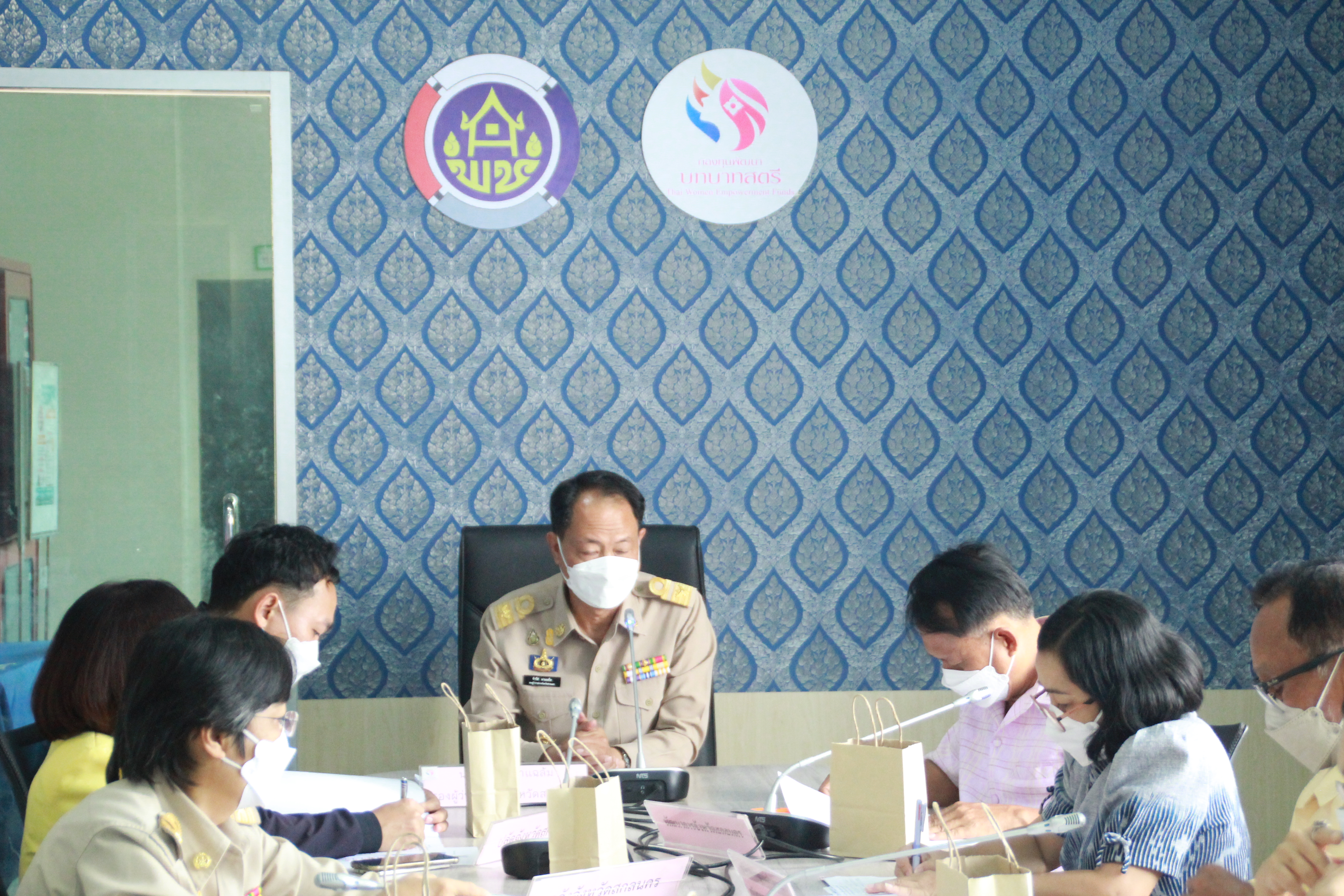 จังหวัดสกลนคร : ประชุมคณะอนุกรรมการบริหารกองทุนพัฒนาบทบาทสตรีจังหวัดสกลนคร