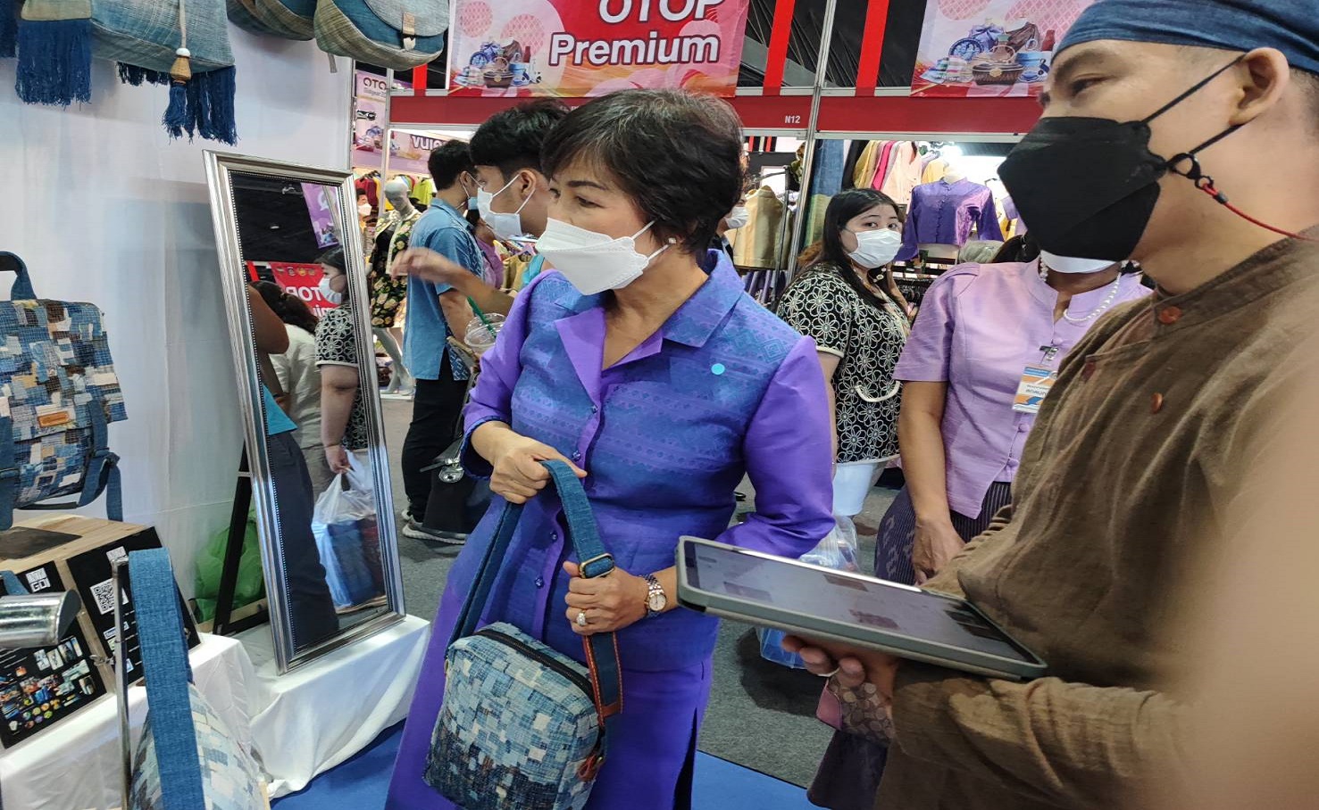 จังหวัดสกลนคร : ร่วมพิธีเปิดงาน OTOP Midyear  2022