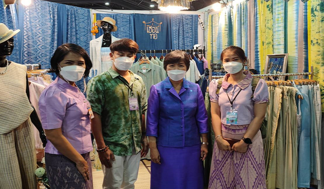 จังหวัดสกลนคร : ร่วมพิธีเปิดงาน OTOP Midyear  2022