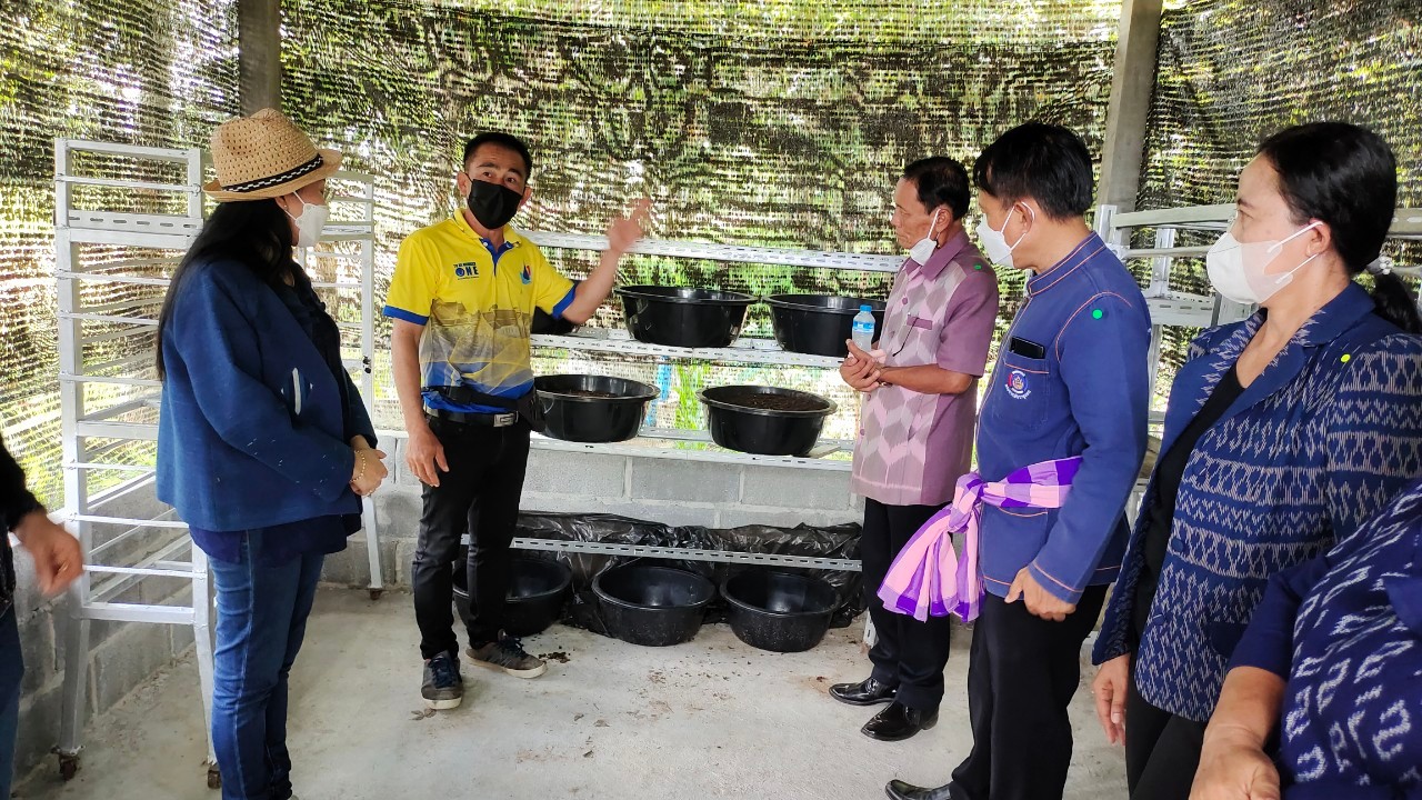 จังหวัดสกลนคร : คัดสรรหมู่บ้านเศรษฐกิจพอเพียง ”อยู่เย็น เป็นสุข”และตำบลเข้มแข็งตามหลักปรัชญาของเศรษฐกิจพอเพียงดีเด่น ระดับจังหวัด ประจำปี 2565