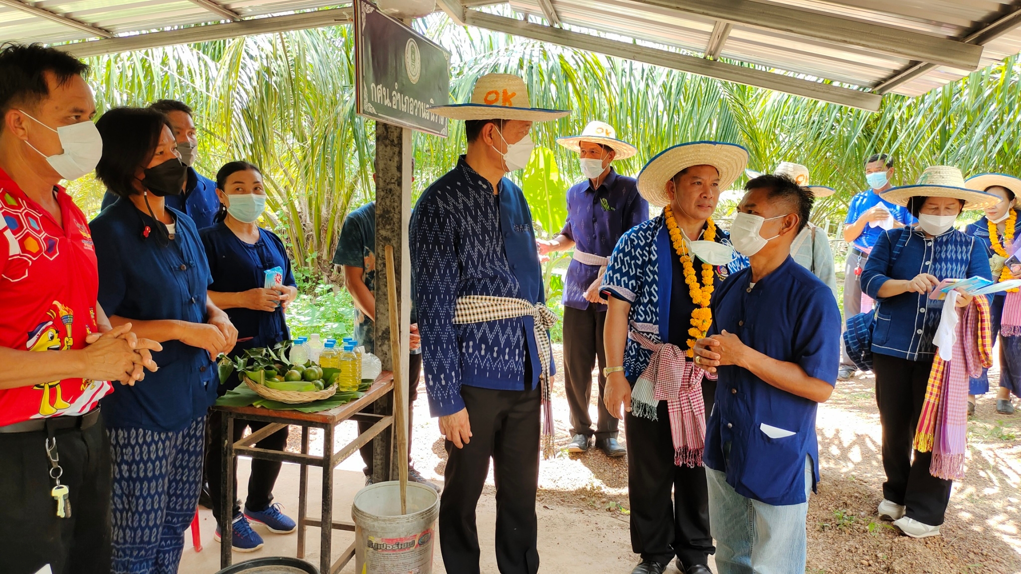 จังหวัดสกลนคร : คัดสรรหมู่บ้านเศรษฐกิจพอเพียง ”อยู่เย็น เป็นสุข”และตำบลเข้มแข็งตามหลักปรัชญาของเศรษฐกิจพอเพียงดีเด่น ระดับจังหวัด ประจำปี 2565