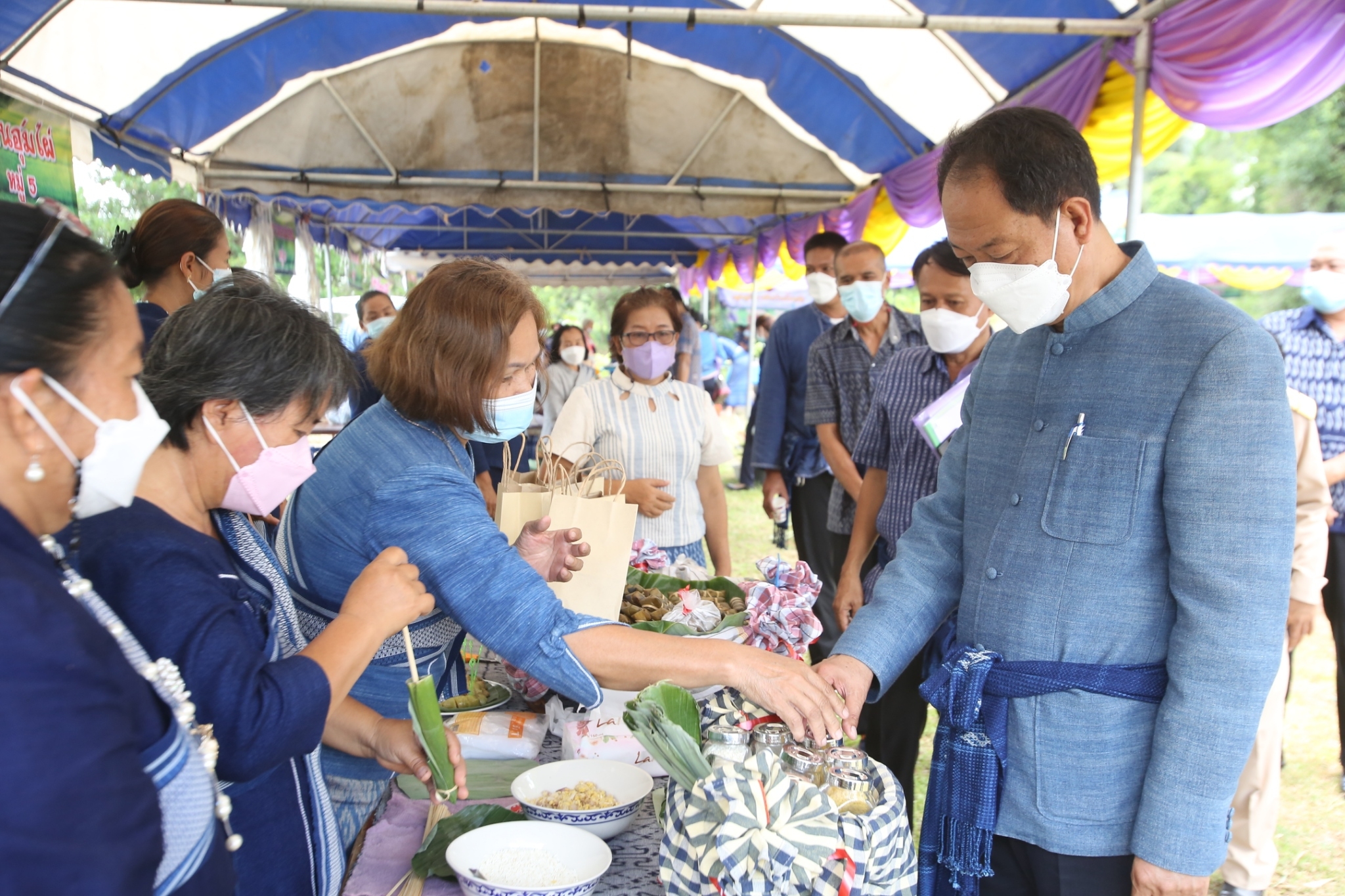 จังหวัดสกลนคร : คัดสรรหมู่บ้านเศรษฐกิจพอเพียง ”อยู่เย็น เป็นสุข”และตำบลเข้มแข็งตามหลักปรัชญาของเศรษฐกิจพอเพียงดีเด่น ระดับจังหวัด ประจำปี 2565
