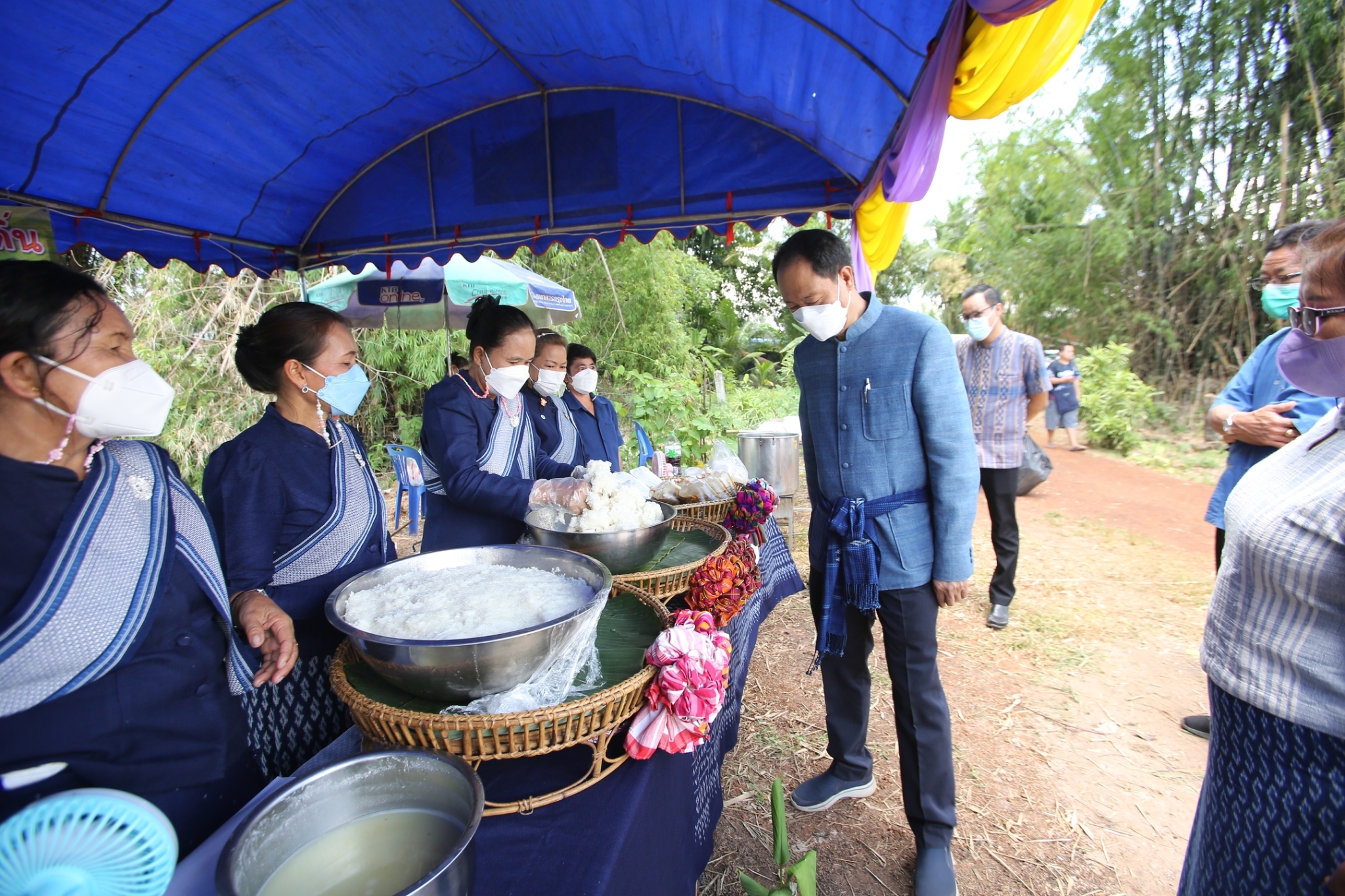 จังหวัดสกลนคร : คัดสรรหมู่บ้านเศรษฐกิจพอเพียง ”อยู่เย็น เป็นสุข”และตำบลเข้มแข็งตามหลักปรัชญาของเศรษฐกิจพอเพียงดีเด่น ระดับจังหวัด ประจำปี 2565