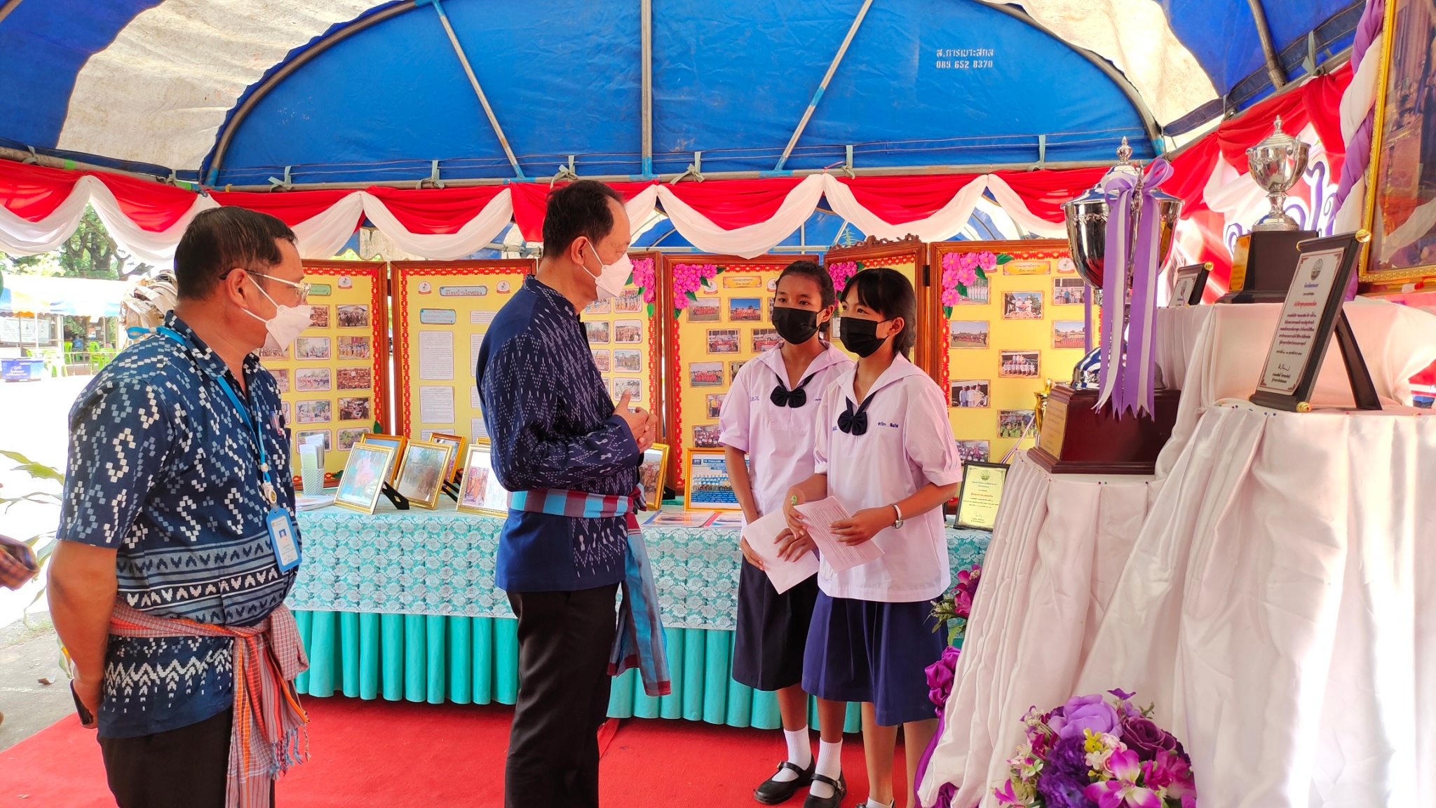 จังหวัดสกลนคร : คัดสรรหมู่บ้านเศรษฐกิจพอเพียง ”อยู่เย็น เป็นสุข”และตำบลเข้มแข็งตามหลักปรัชญาของเศรษฐกิจพอเพียงดีเด่น ระดับจังหวัด ประจำปี 2565