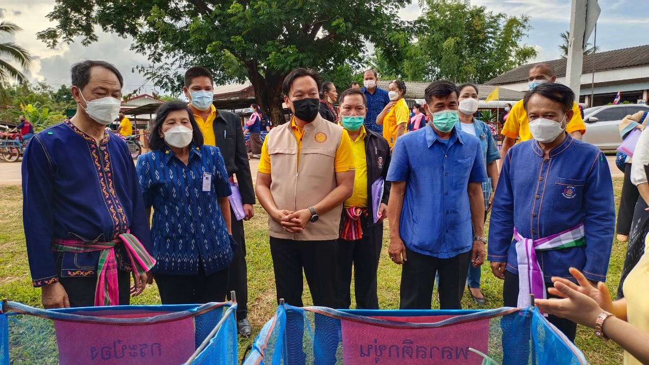จังหวัดสกลนคร : คัดสรรหมู่บ้านเศรษฐกิจพอเพียง ”อยู่เย็น เป็นสุข”และตำบลเข้มแข็งตามหลักปรัชญาของเศรษฐกิจพอเพียงดีเด่น ระดับจังหวัด ประจำปี 2565