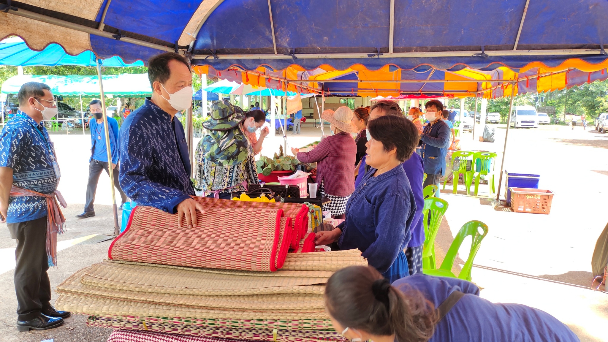 จังหวัดสกลนคร : คัดสรรหมู่บ้านเศรษฐกิจพอเพียง ”อยู่เย็น เป็นสุข”และตำบลเข้มแข็งตามหลักปรัชญาของเศรษฐกิจพอเพียงดีเด่น ระดับจังหวัด ประจำปี 2565
