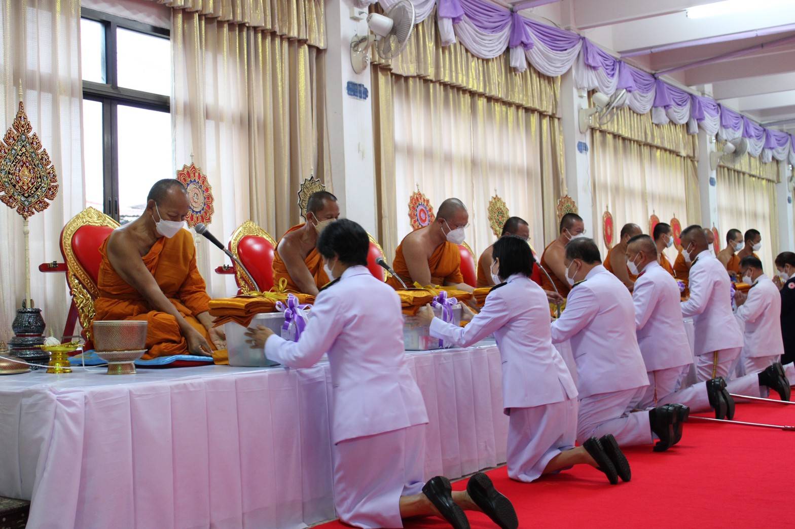 พช.สกลนคร : ร่วมพิธีทำบุญตักบาตรถวายพระราชกุศล เนื่องในโอกาสวันเฉลิมพระชนมพรรษาสมเด็จพระนางเจ้าสุทิดา พัชรสุธาพิมลลักษณ พระบรมราชินี