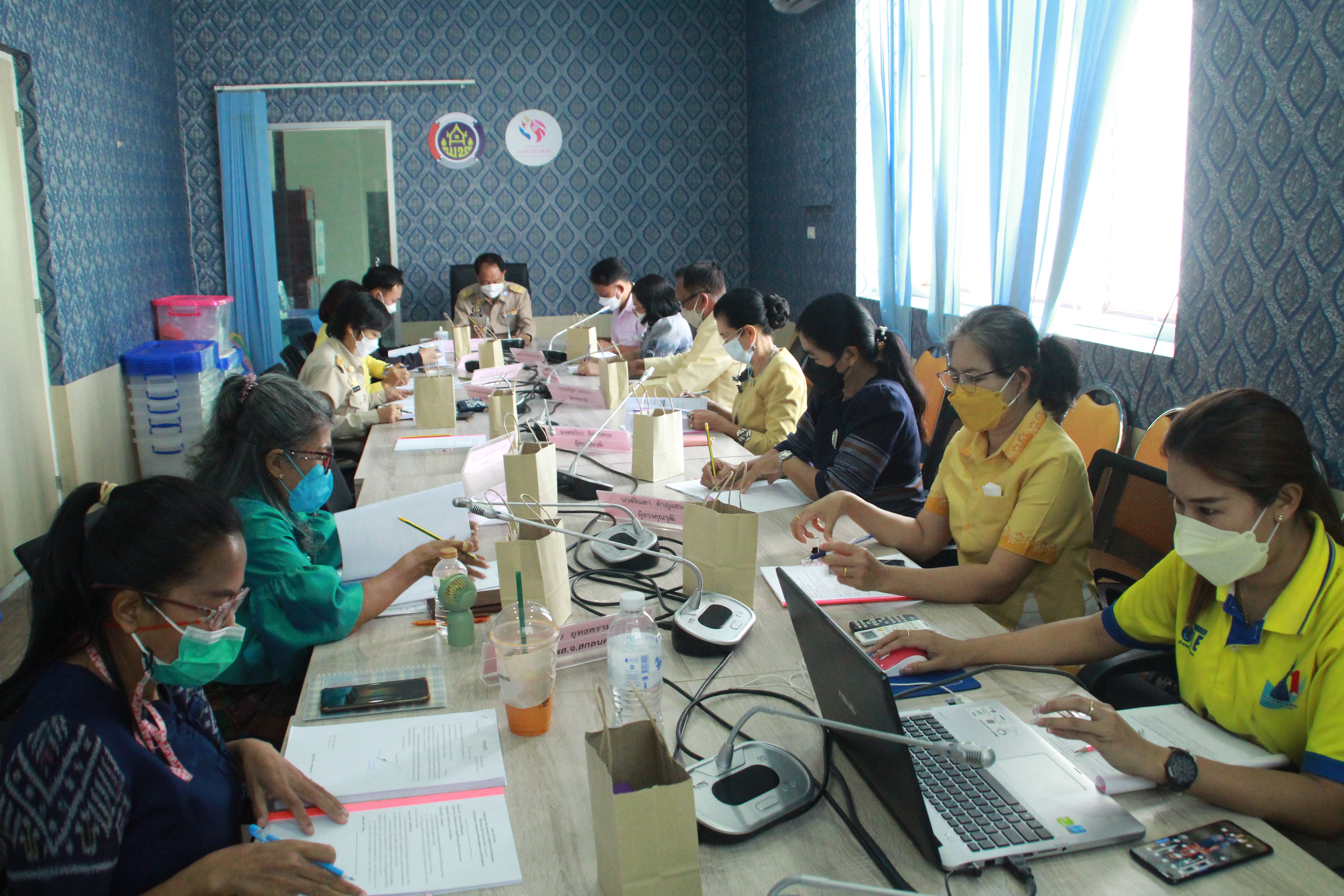 จังหวัดสกลนคร : ประชุมคณะอนุกรรมการบริหารกองทุนพัฒนาบทบาทสตรีจังหวัดสกลนคร