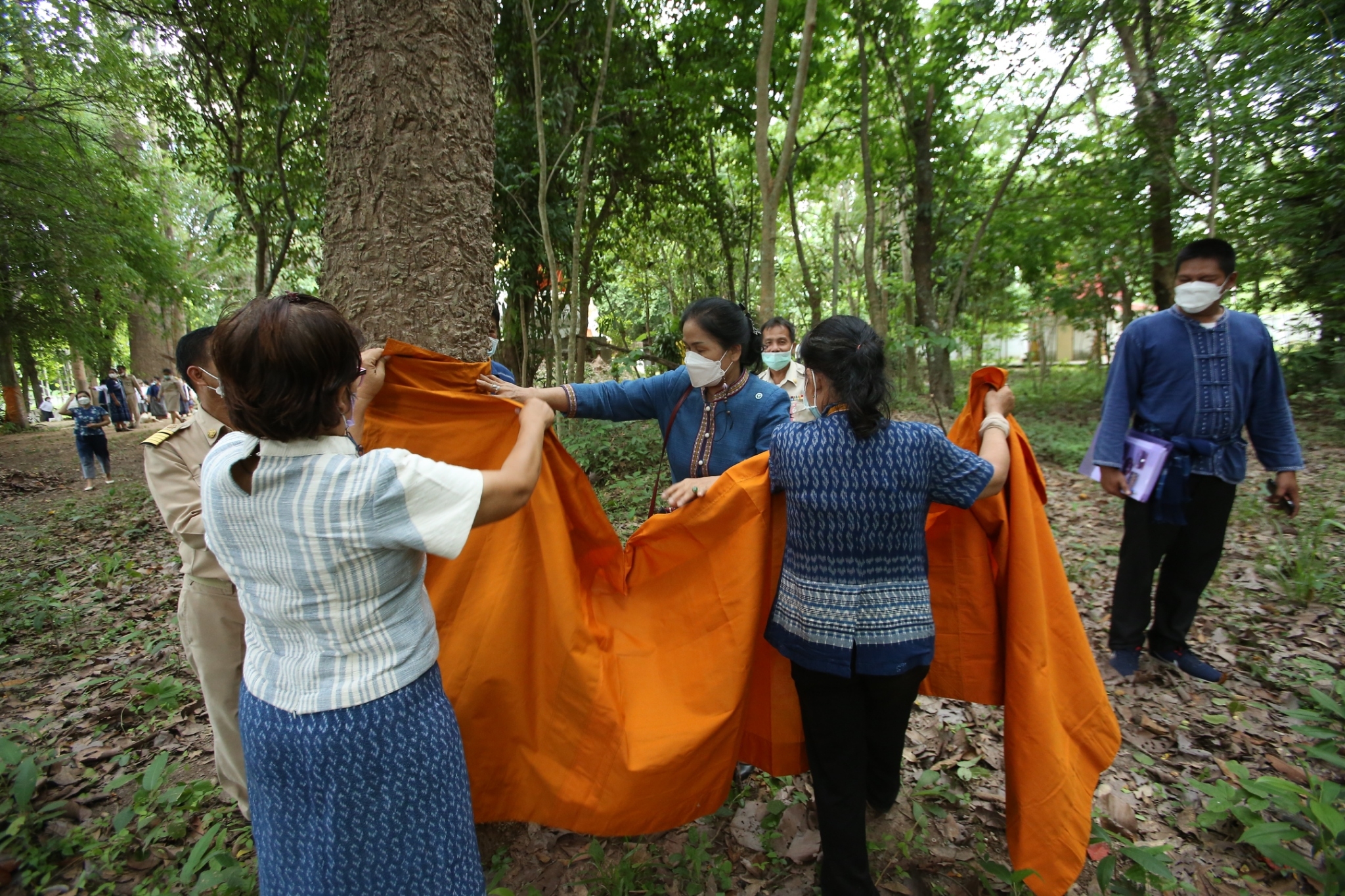 จังหวัดสกลนคร : คัดสรรหมู่บ้านเศรษฐกิจพอเพียง ”อยู่เย็น เป็นสุข”และตำบลเข้มแข็งตามหลักปรัชญาของเศรษฐกิจพอเพียงดีเด่น ระดับจังหวัด ประจำปี 2565