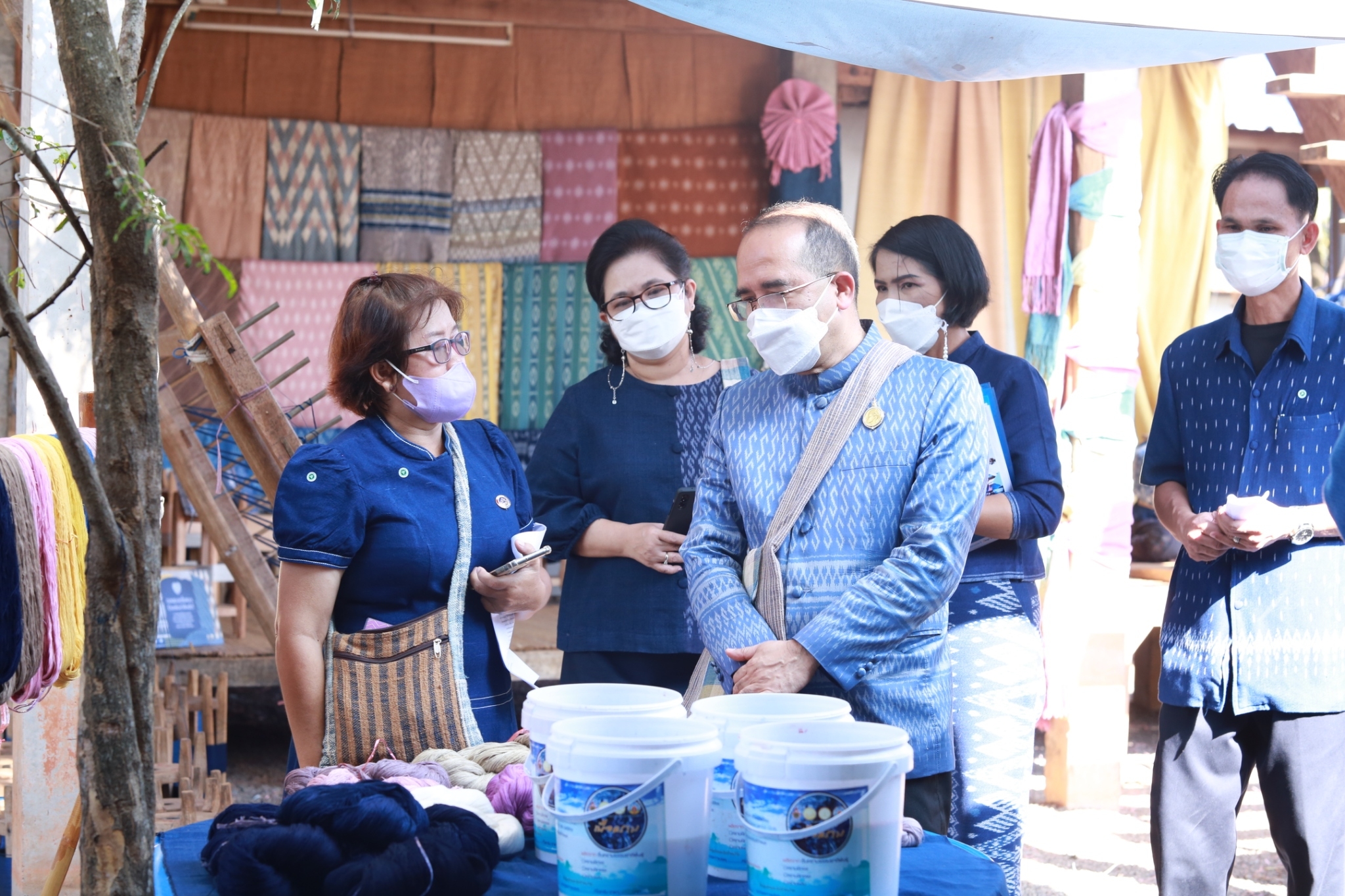 จังหวัดสกลนคร : กระทรวงมหาดไทย ขับเคลื่อนโครงการ “ผ้าไทยใส่ให้สนุก” ตามแนวพระดำริฯ  ณ วิชชาลัยดอนกอย วิถีแห่งการพัฒนาที่ยั่งยืน