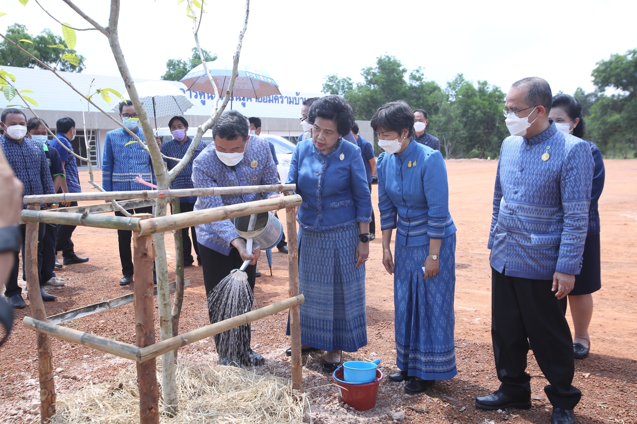 จังหวัดสกลนคร : กระทรวงมหาดไทย ขับเคลื่อนโครงการ “ผ้าไทยใส่ให้สนุก” ตามแนวพระดำริฯ  ณ วิชชาลัยดอนกอย วิถีแห่งการพัฒนาที่ยั่งยืน