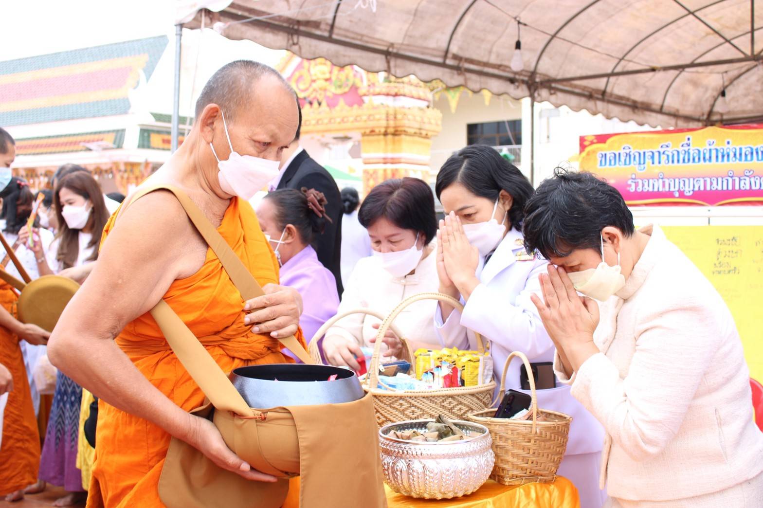 พช.สกลนคร : ร่วมพิธีทำบุญตักบาตรถวายพระราชกุศล เนื่องในโอกาสวันเฉลิมพระชนมพรรษาสมเด็จพระนางเจ้าสุทิดา พัชรสุธาพิมลลักษณ พระบรมราชินี