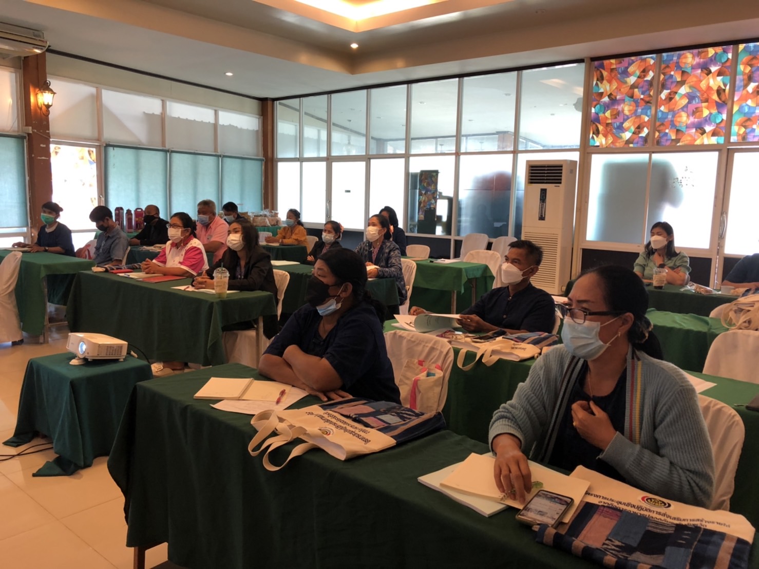 พช.สกลนคร : ประชุมเชิงปฏิบัติการส่งเสริมการสร้างรายได้จากกิจการอาหารปลอดภัยระดับจังหวัด