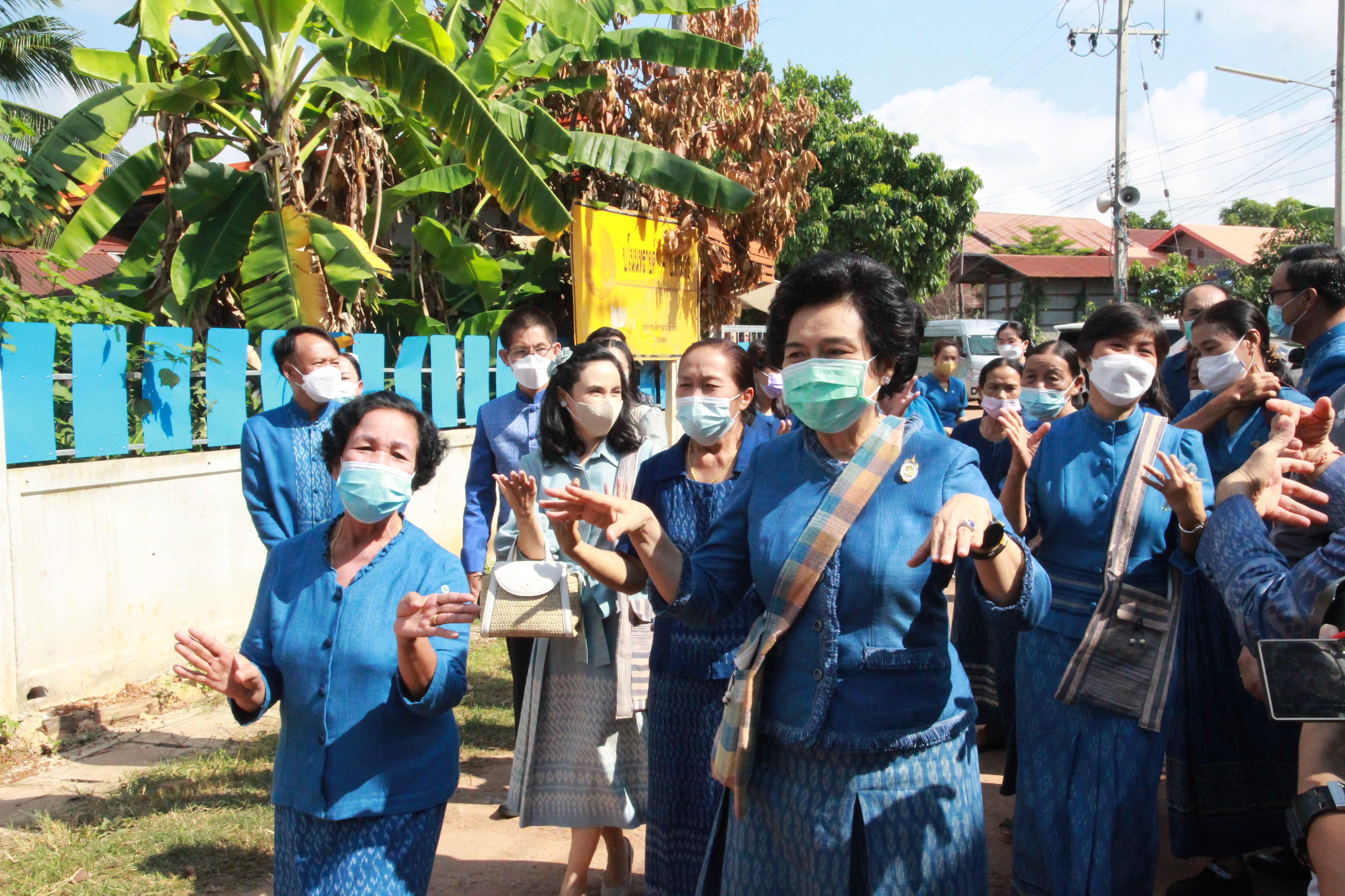 จังหวัดสกลนคร : กระทรวงมหาดไทย ขับเคลื่อนโครงการ “ผ้าไทยใส่ให้สนุก” ตามแนวพระดำริฯ  ณ วิชชาลัยดอนกอย วิถีแห่งการพัฒนาที่ยั่งยืน