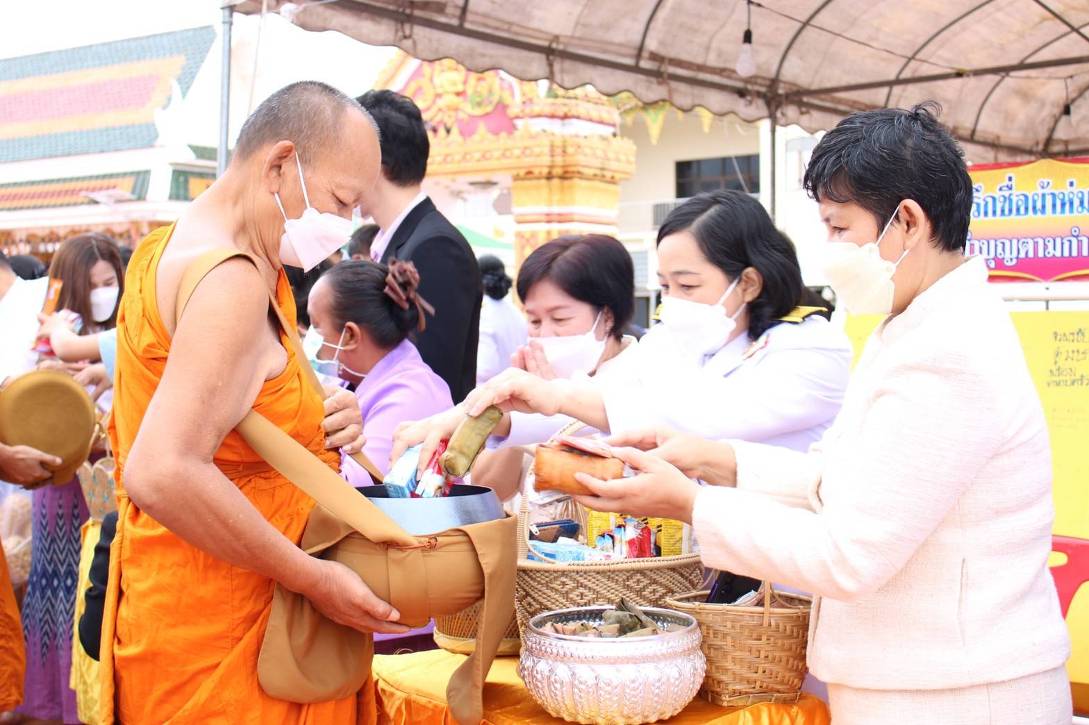 พช.สกลนคร : ร่วมพิธีทำบุญตักบาตรถวายพระราชกุศล เนื่องในโอกาสวันเฉลิมพระชนมพรรษาสมเด็จพระนางเจ้าสุทิดา พัชรสุธาพิมลลักษณ พระบรมราชินี
