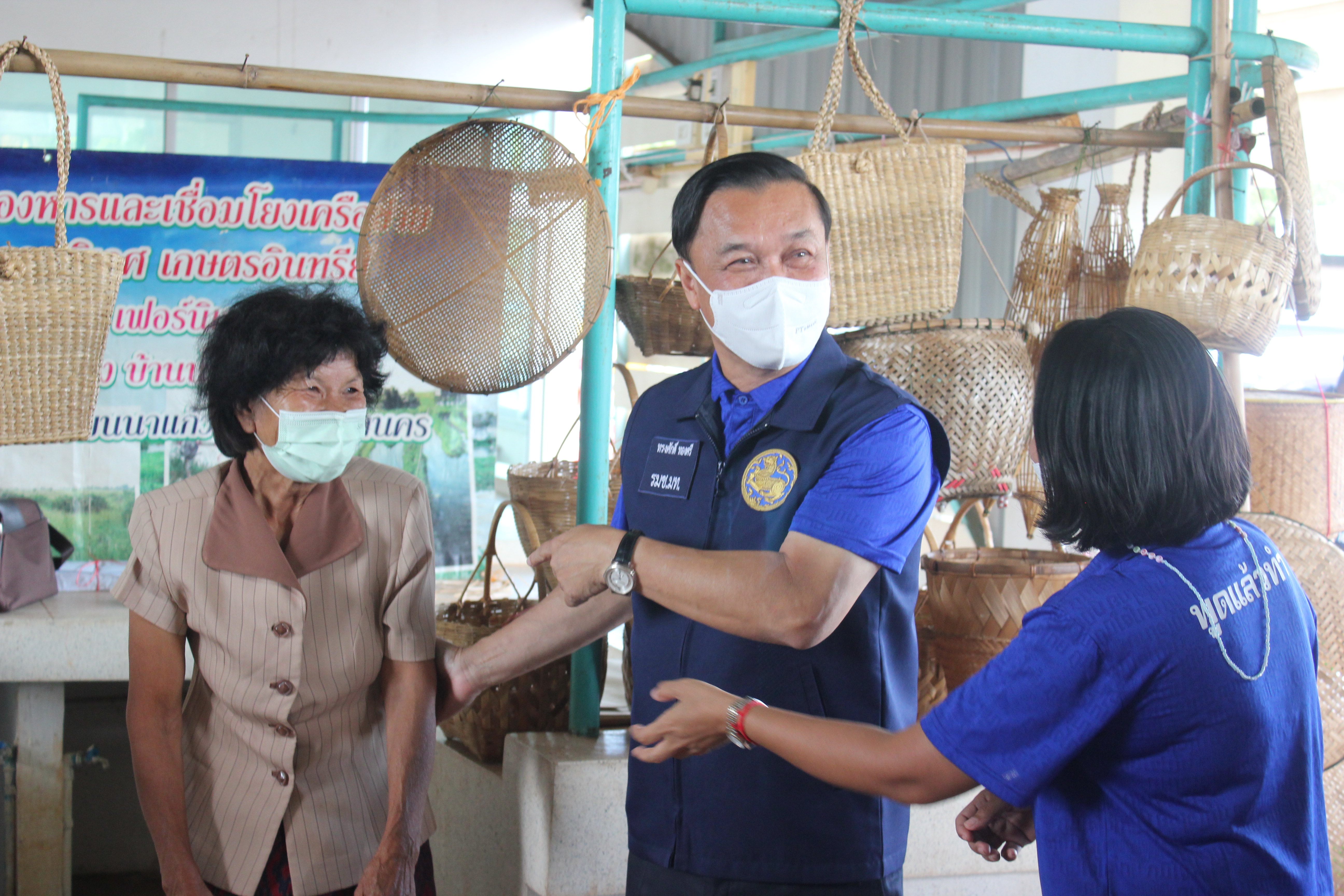 จังหวัดสกลนคร : รับการตรวจเยี่ยมจากรัฐมนตรีช่วยว่าการกระทรวงมหาดไทย (ดร.ทรงศักดิ์ ทองศรี) ตรวจราชการด้านงานพัฒนาชุมชน