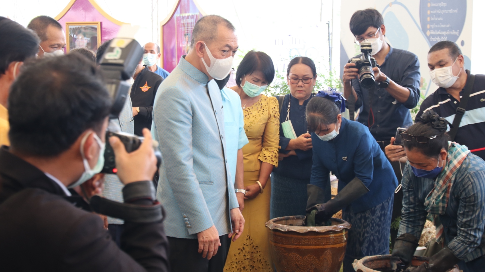 จังหวัดสกลนคร : จัดงาน “เทิดไท้ 90 พรรษา พระมารดาแห่งไหมไทย”