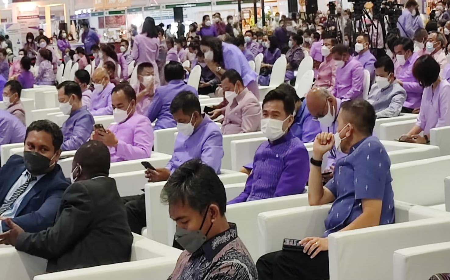 จังหวัดสกลนคร : ร่วมพิธีเปิดงาน OTOP Midyear  2022
