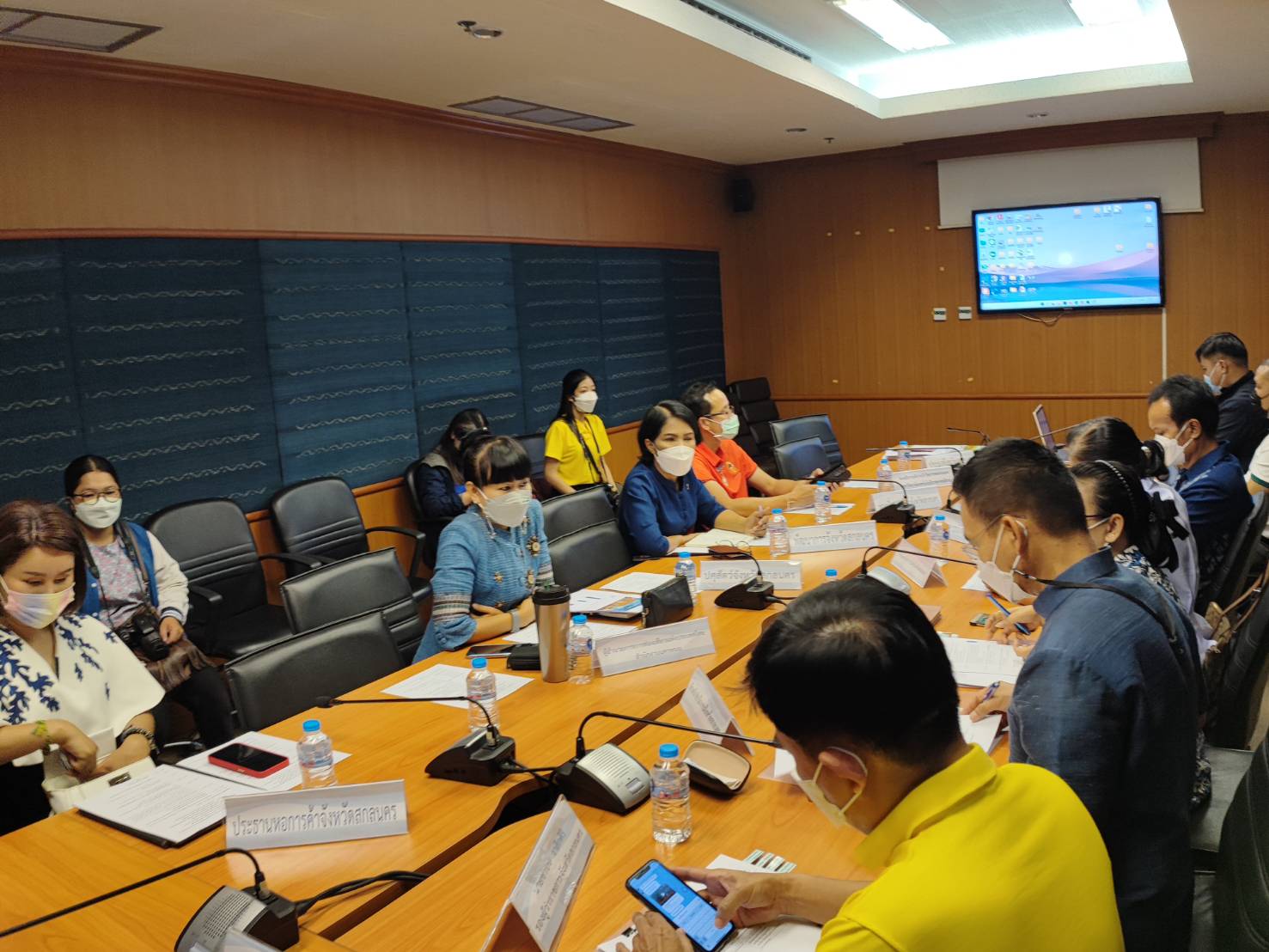 จังหวัดสกลนคร : จัดประชุมเตรียมความพร้อมการลงพื้นที่ขับเคลื่อนการพัฒนาเศรษฐกิจจังหวัดสกลนคร