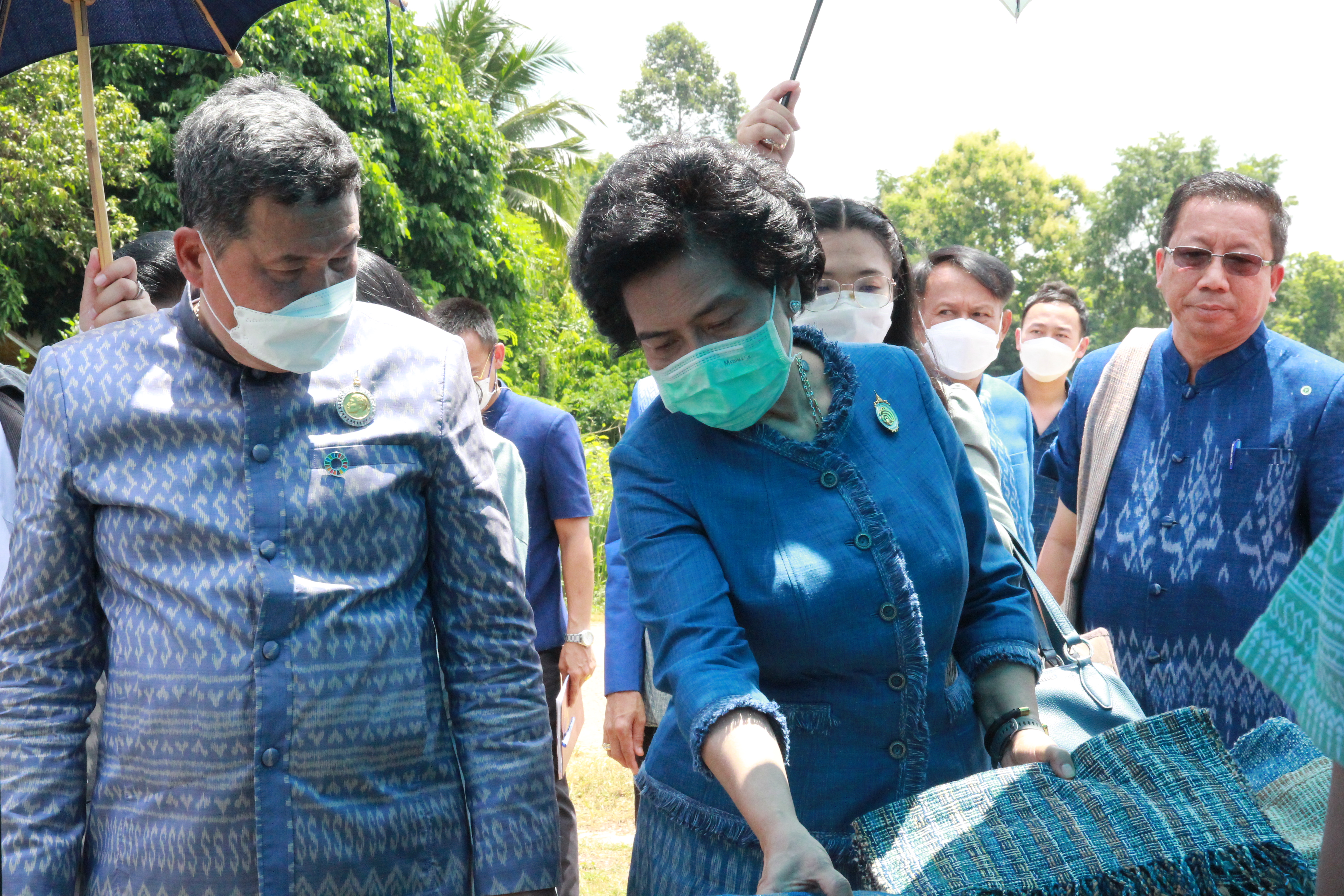 จังหวัดสกลนคร : กระทรวงมหาดไทย ขับเคลื่อนโครงการ “ผ้าไทยใส่ให้สนุก” ตามแนวพระดำริฯ  ณ วิชชาลัยดอนกอย วิถีแห่งการพัฒนาที่ยั่งยืน