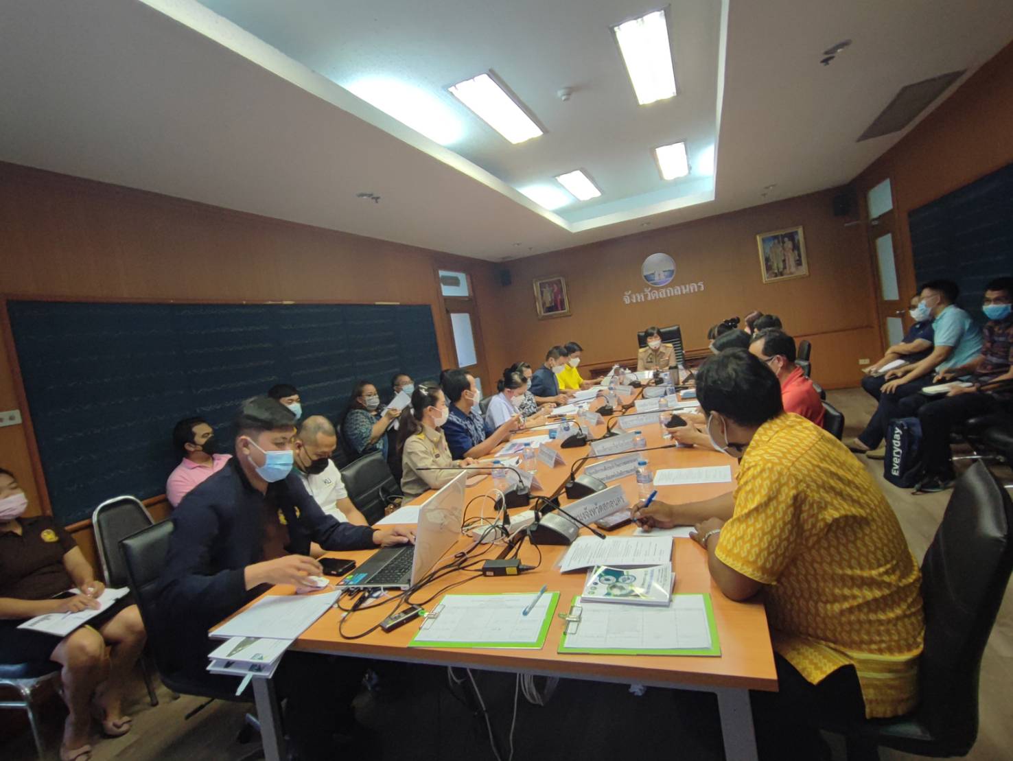 จังหวัดสกลนคร : จัดประชุมเตรียมความพร้อมการลงพื้นที่ขับเคลื่อนการพัฒนาเศรษฐกิจจังหวัดสกลนคร