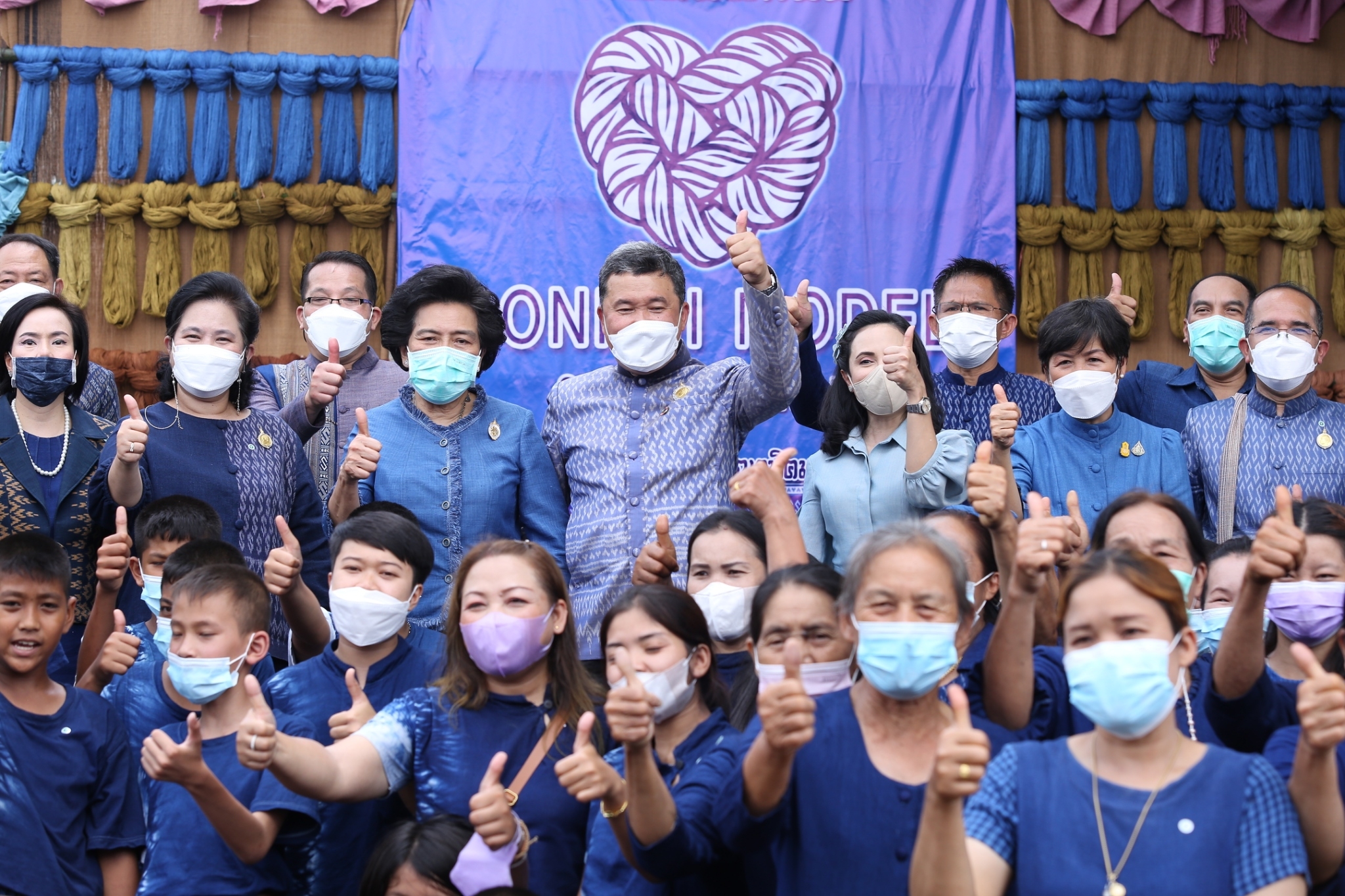 จังหวัดสกลนคร : กระทรวงมหาดไทย ขับเคลื่อนโครงการ “ผ้าไทยใส่ให้สนุก” ตามแนวพระดำริฯ  ณ วิชชาลัยดอนกอย วิถีแห่งการพัฒนาที่ยั่งยืน