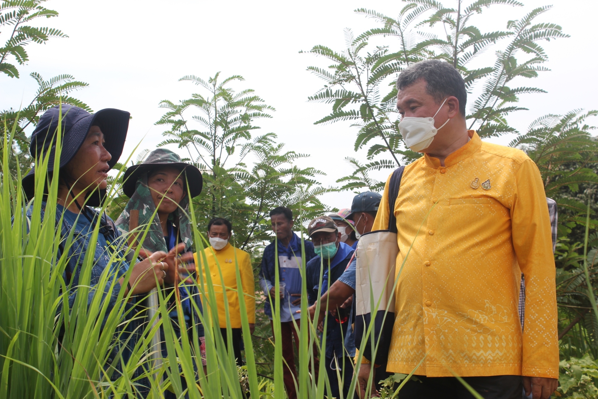 ปลัดกระทรวงมหาดไทย :ร่วมกิจกรรมเอามื้อสามัคคีเพื่อเฉลิมพระเกียรติพระบาทสมเด็จพระเจ้าอยู่หัว เนื่องในโอกาสวันเฉลิมพระชนมพรรษา 28 กรกฎาคม 2565  ณ จังหวัดสกลนคร