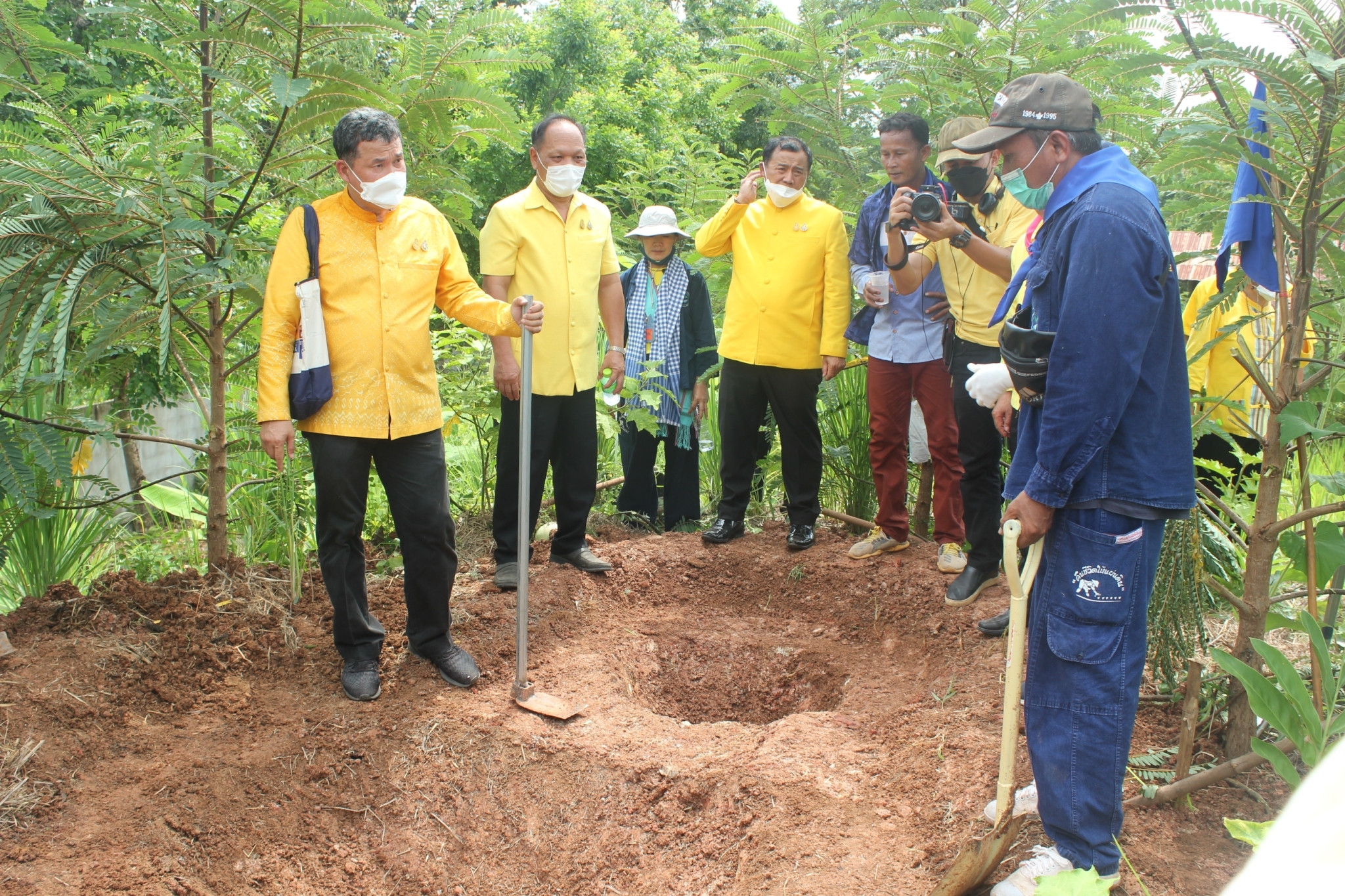 ปลัดกระทรวงมหาดไทย :ร่วมกิจกรรมเอามื้อสามัคคีเพื่อเฉลิมพระเกียรติพระบาทสมเด็จพระเจ้าอยู่หัว เนื่องในโอกาสวันเฉลิมพระชนมพรรษา 28 กรกฎาคม 2565  ณ จังหวัดสกลนคร