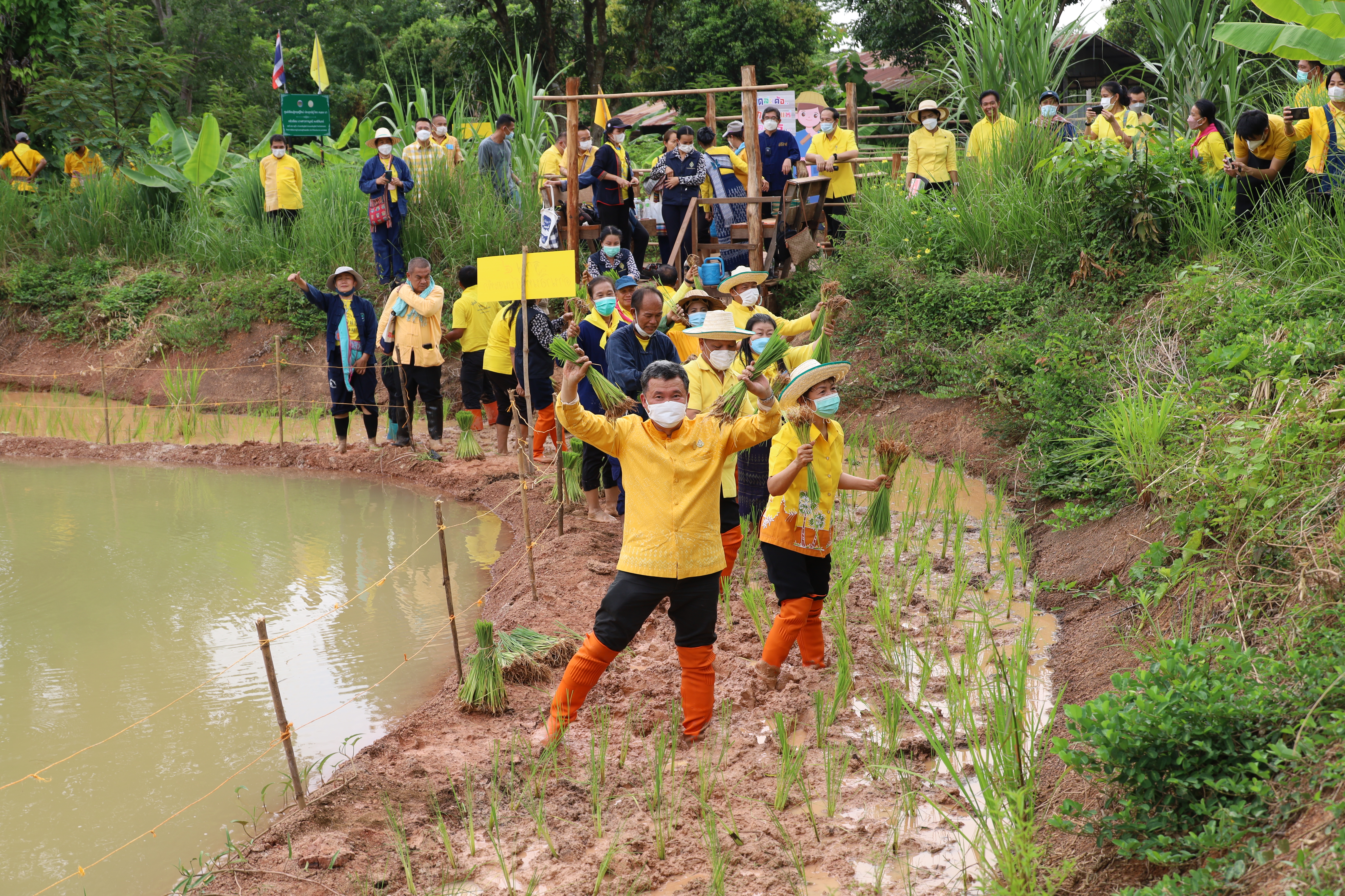 ปลัดกระทรวงมหาดไทย :ร่วมกิจกรรมเอามื้อสามัคคีเพื่อเฉลิมพระเกียรติพระบาทสมเด็จพระเจ้าอยู่หัว เนื่องในโอกาสวันเฉลิมพระชนมพรรษา 28 กรกฎาคม 2565  ณ จังหวัดสกลนคร
