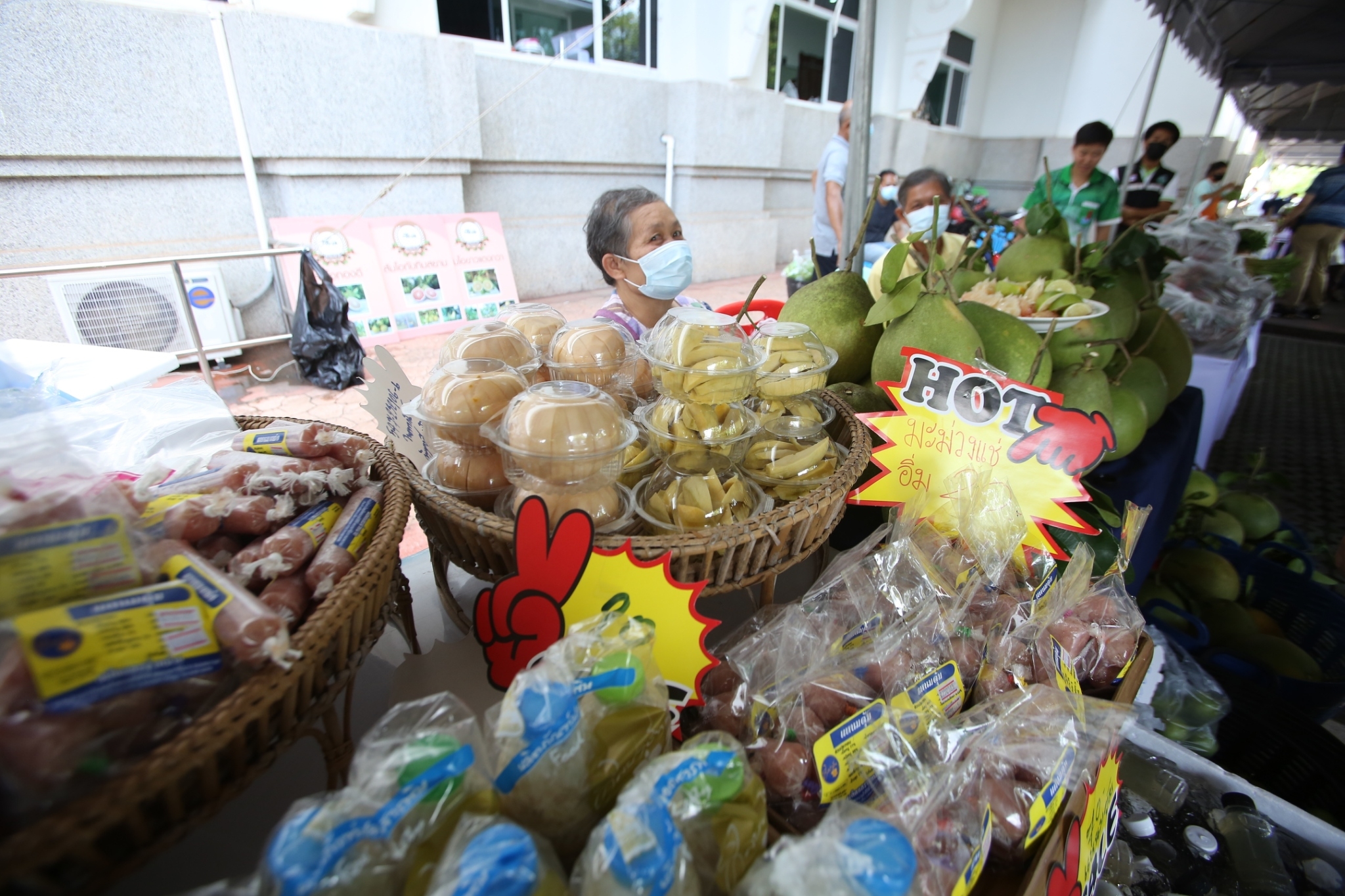 จังหวัดสกลนคร : จัด “มหกรรมอาหารปลอดภัย ไทสกล” เชื่อมโยงช่องทางการตลาดในการสร้างรายได้จากกิจการอาหารปลอดภัย