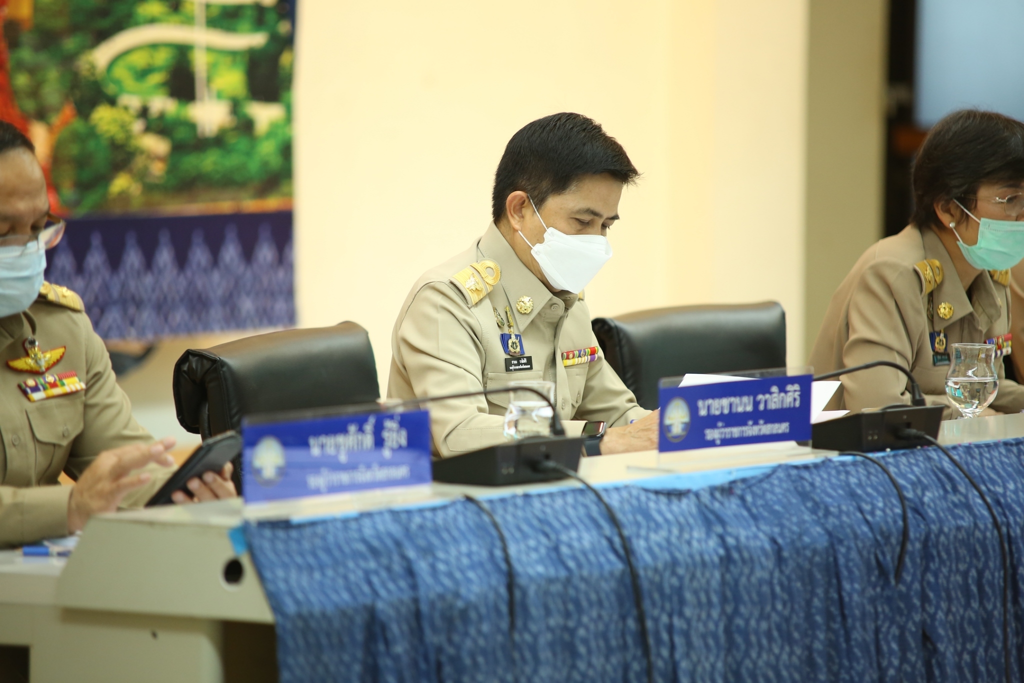 จังหวัดสกลนคร : ขับเคลื่อนการขจัดความยากจนและพัฒนาคนทุกช่วงวัยอย่างยั่งยืนตามหลักปรัชญาของเศรษฐกิจพอเพียง ผ่านที่ประชุมคณะกรมการจังหวัดและหัวหน้าส่วนราชการจังหวัดสกลนคร ประจำเดือนกรกฎาคม 2565