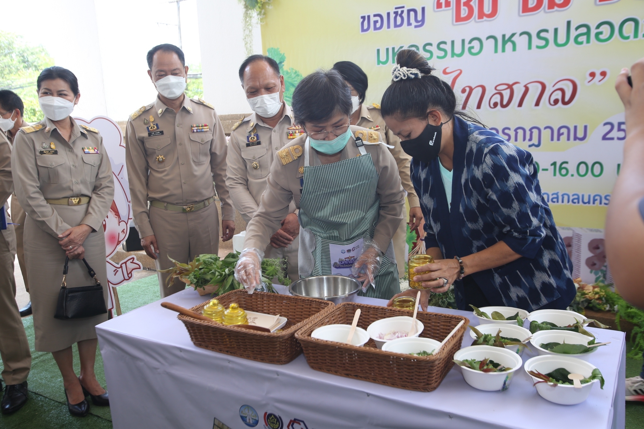 จังหวัดสกลนคร : จัด “มหกรรมอาหารปลอดภัย ไทสกล” เชื่อมโยงช่องทางการตลาดในการสร้างรายได้จากกิจการอาหารปลอดภัย