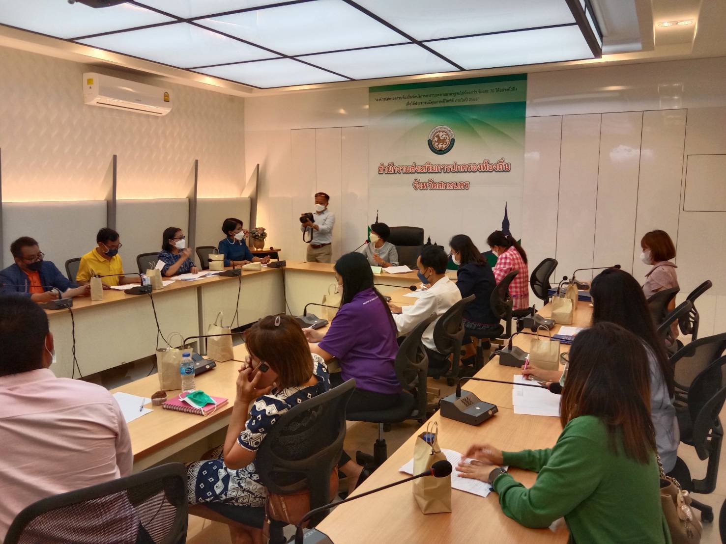 พช.สกลนคร : ร่วม”จิบกาแฟ  บอกเล่าเก้าสิบ” ครั้งที่ 4 เพื่อจัดทำแผนการประชาสัมพันธ์ จังหวัดสกลนคร ประจำปี 2565