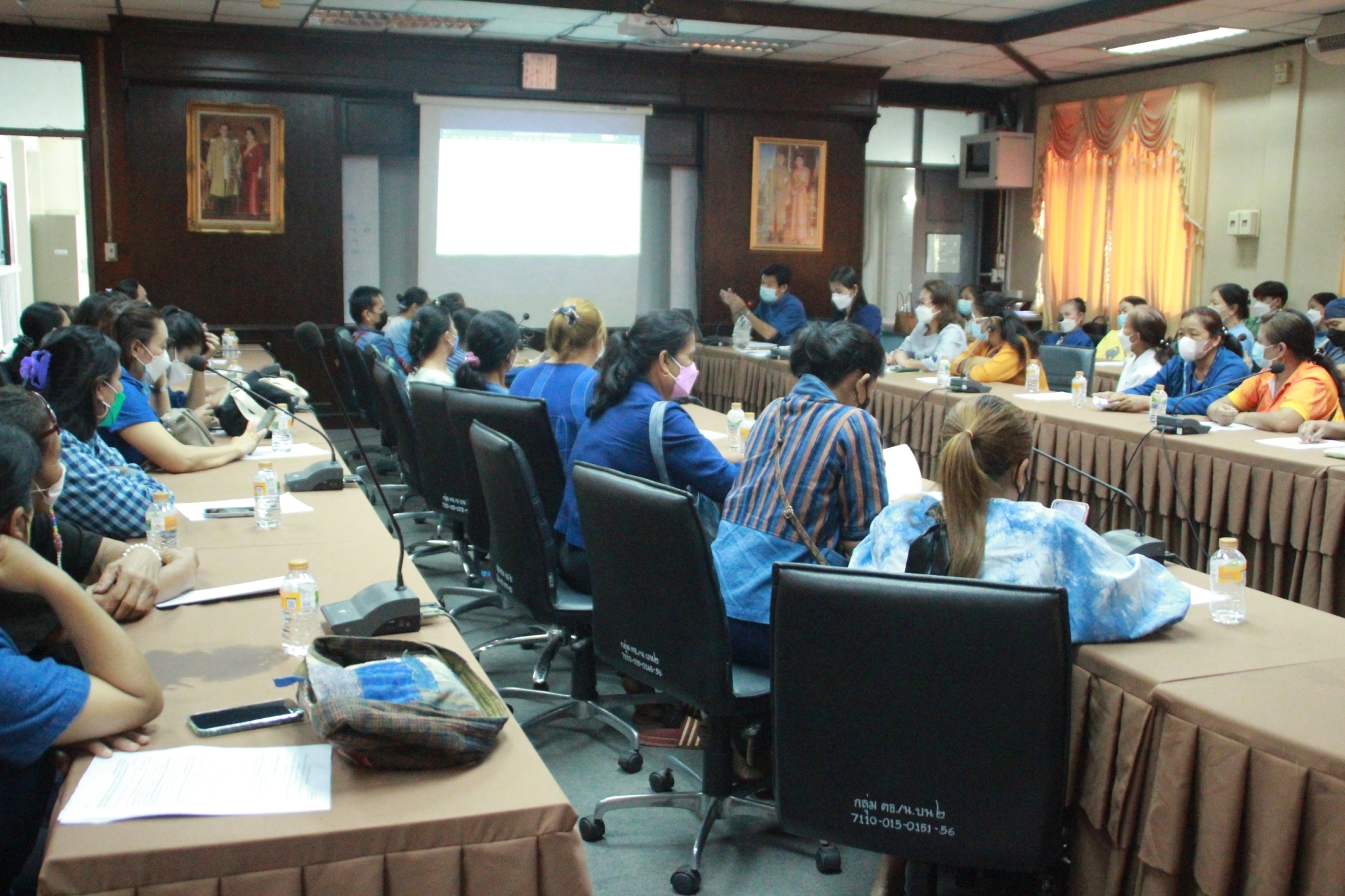 จังหวัดสกลนคร : เตรียมความพร้อมผู้ผลิต ผู้ประกอบการ OTOP เพื่อเข้าร่วมงาน “OTOP ศิลปาชีพ ประทีปไทย OTOP ก้าวไกลด้วยพระบารมี” ปี 2565