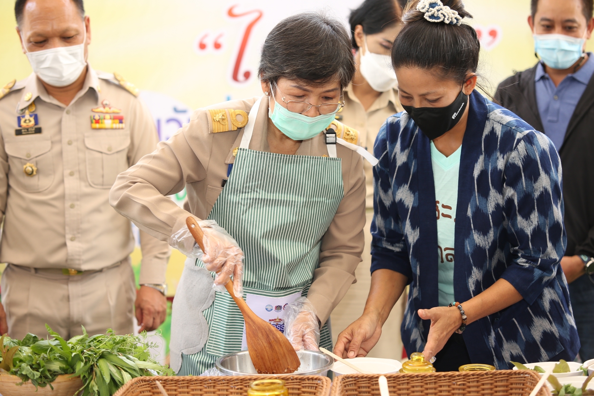 จังหวัดสกลนคร : จัด “มหกรรมอาหารปลอดภัย ไทสกล” เชื่อมโยงช่องทางการตลาดในการสร้างรายได้จากกิจการอาหารปลอดภัย