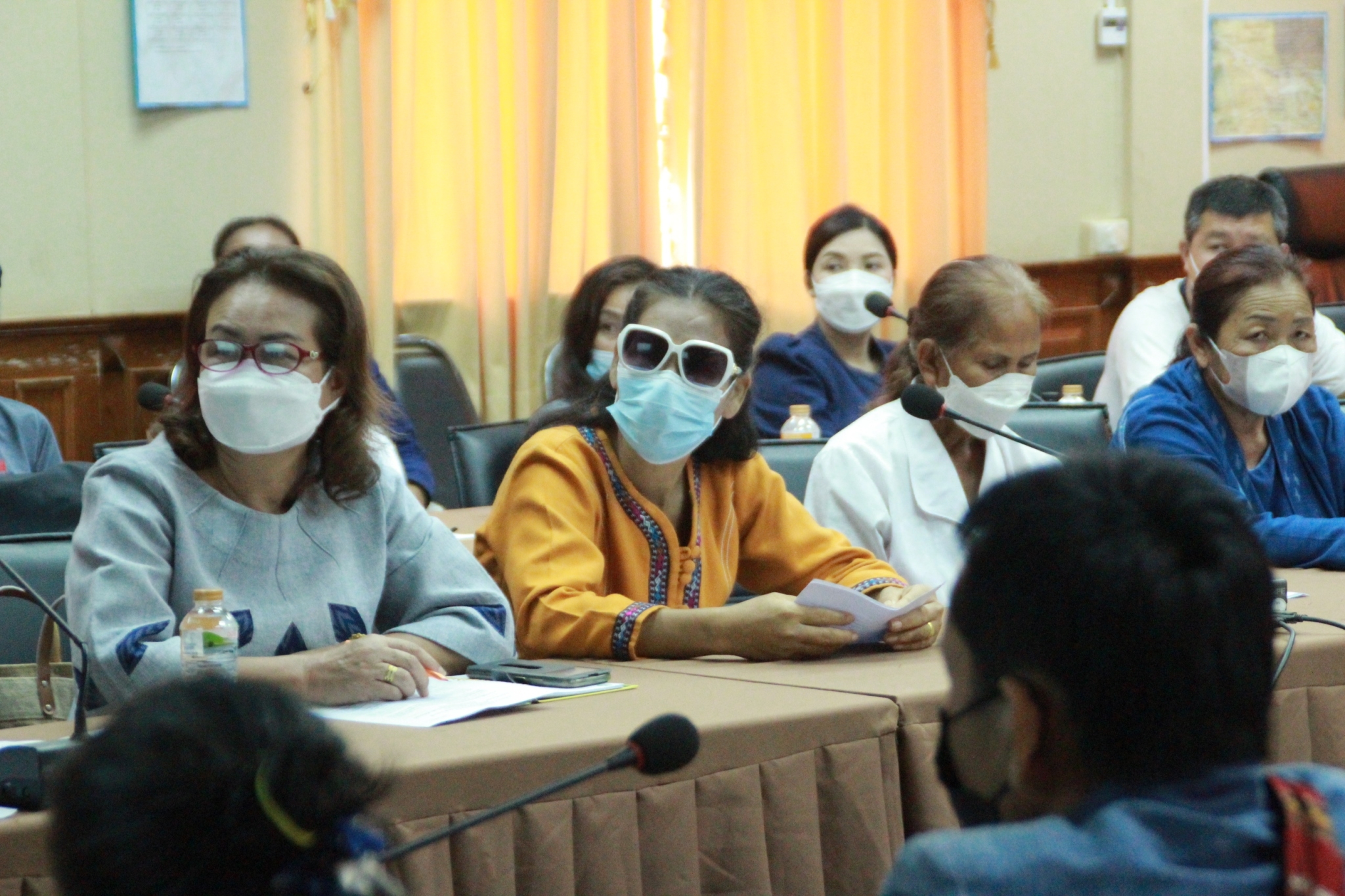 จังหวัดสกลนคร : เตรียมความพร้อมผู้ผลิต ผู้ประกอบการ OTOP เพื่อเข้าร่วมงาน “OTOP ศิลปาชีพ ประทีปไทย OTOP ก้าวไกลด้วยพระบารมี” ปี 2565