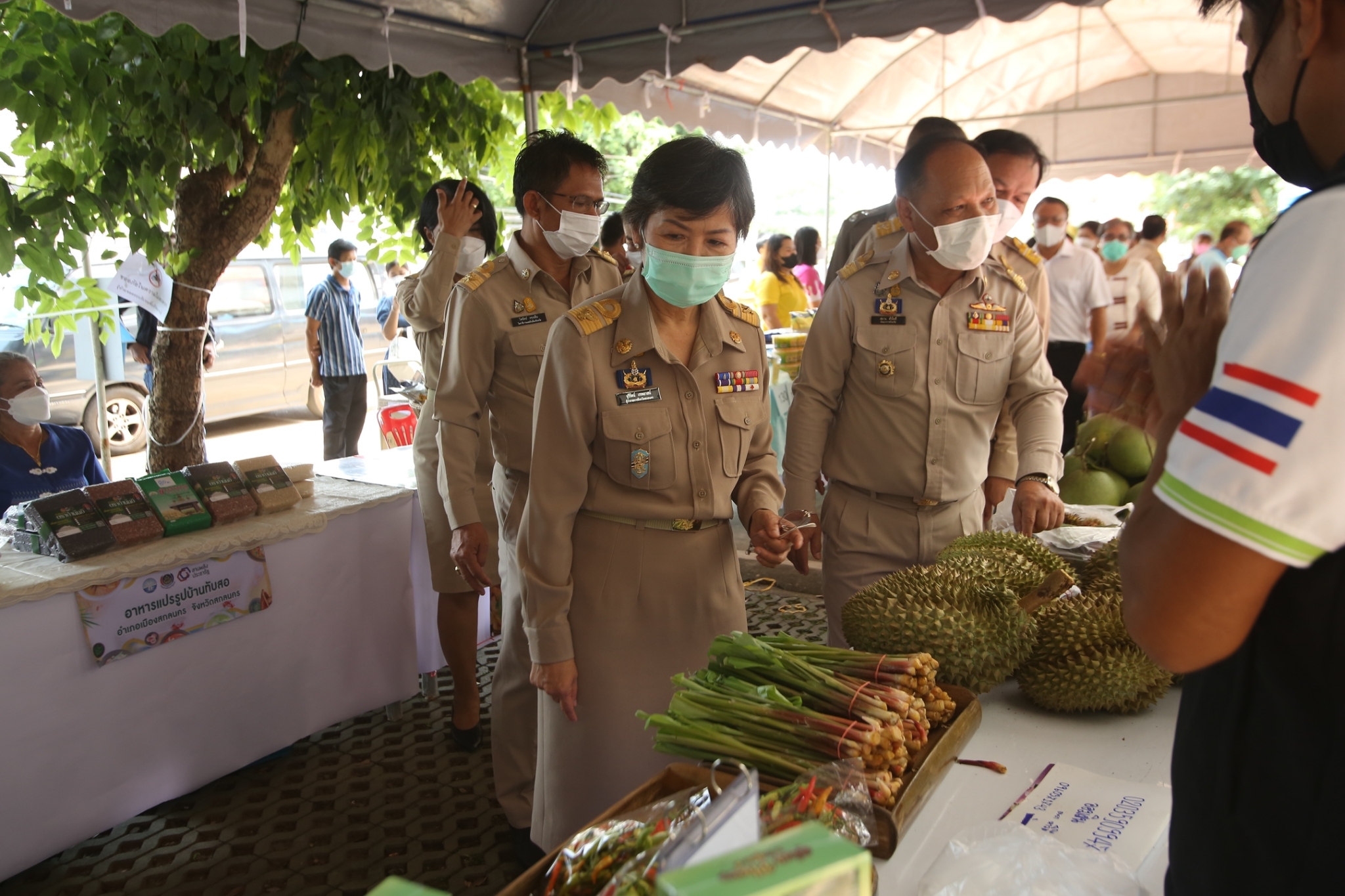 จังหวัดสกลนคร : จัด “มหกรรมอาหารปลอดภัย ไทสกล” เชื่อมโยงช่องทางการตลาดในการสร้างรายได้จากกิจการอาหารปลอดภัย