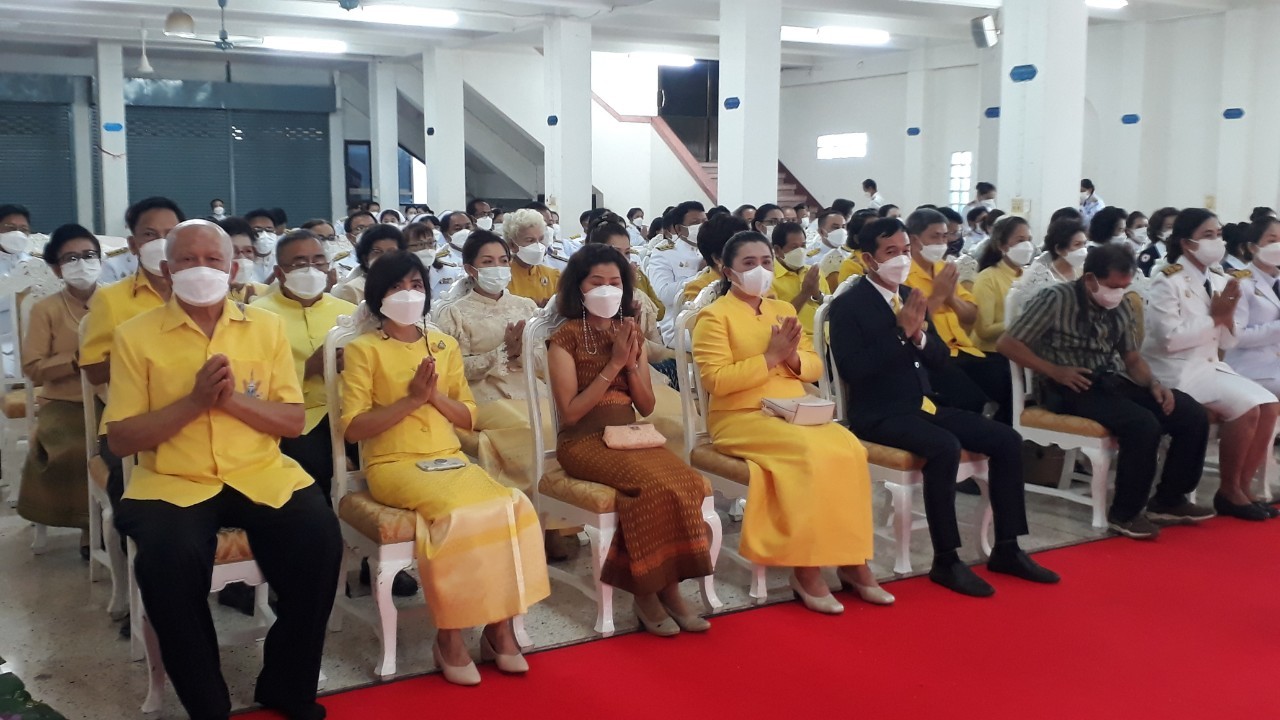จังหวัดสกลนคร : จัดพิธีทำบุญตักบาตรเพื่อถวายเป็นพระราชกุศล เนื่องในโอกาสวันเฉลิมพระชนมพรรษาพระบาทสมเด็จพระวชิรเกล้าเจ้าอยู่หัว 28 กรกฎาคม 2565