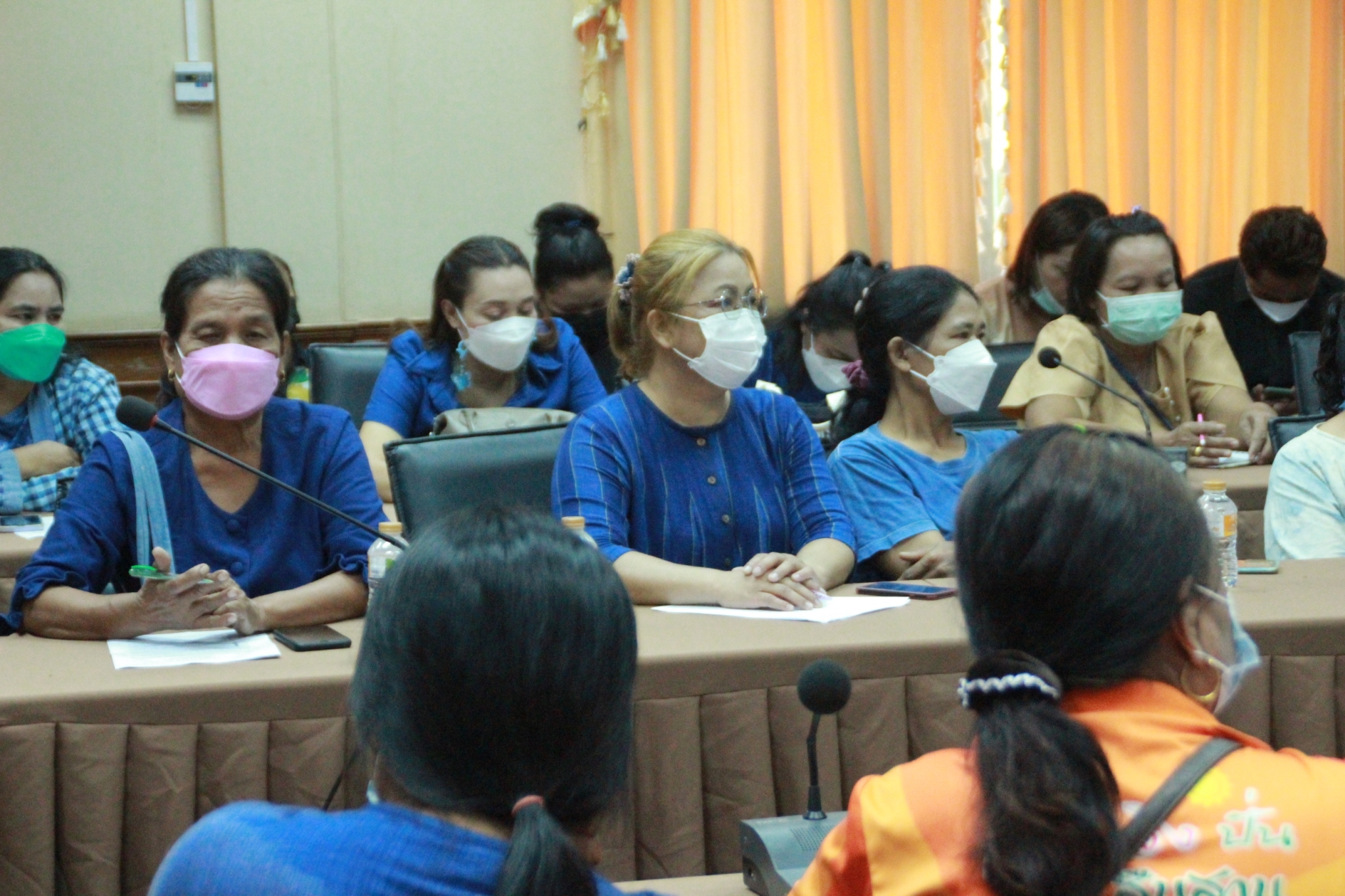 จังหวัดสกลนคร : เตรียมความพร้อมผู้ผลิต ผู้ประกอบการ OTOP เพื่อเข้าร่วมงาน “OTOP ศิลปาชีพ ประทีปไทย OTOP ก้าวไกลด้วยพระบารมี” ปี 2565