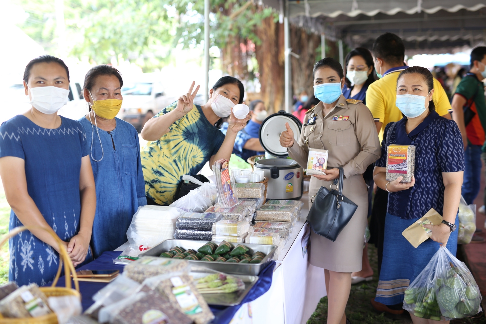 จังหวัดสกลนคร : จัด “มหกรรมอาหารปลอดภัย ไทสกล” เชื่อมโยงช่องทางการตลาดในการสร้างรายได้จากกิจการอาหารปลอดภัย