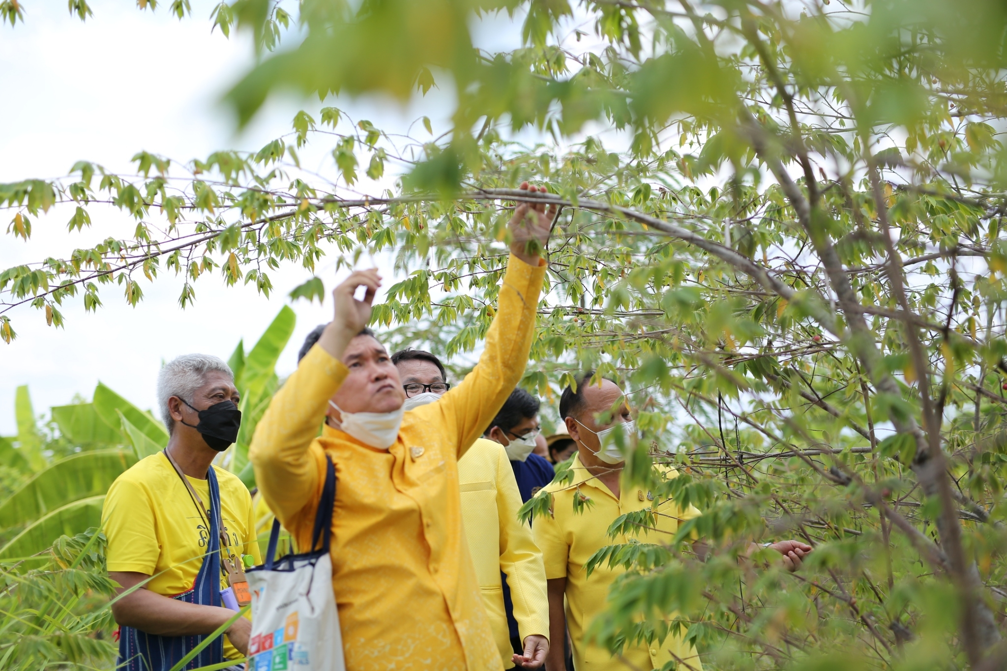 ปลัดกระทรวงมหาดไทย :ร่วมกิจกรรมเอามื้อสามัคคีเพื่อเฉลิมพระเกียรติพระบาทสมเด็จพระเจ้าอยู่หัว เนื่องในโอกาสวันเฉลิมพระชนมพรรษา 28 กรกฎาคม 2565  ณ จังหวัดสกลนคร