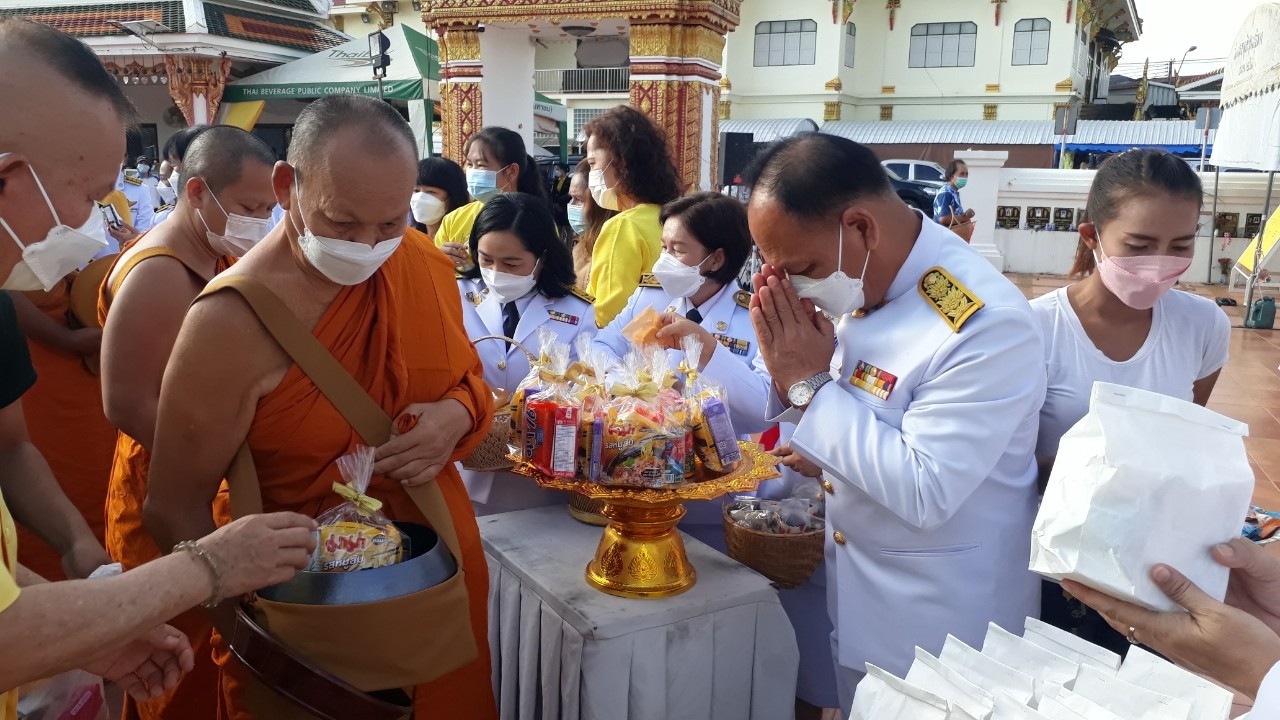 จังหวัดสกลนคร : จัดพิธีทำบุญตักบาตรเพื่อถวายเป็นพระราชกุศล เนื่องในโอกาสวันเฉลิมพระชนมพรรษาพระบาทสมเด็จพระวชิรเกล้าเจ้าอยู่หัว 28 กรกฎาคม 2565