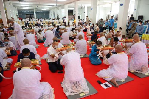 จังหวัดสกลนคร : อุปสมบท พระสงฆ์ 35 รูป เฉลิมพระเกียรติ สมเด็จพระนางเจ้าสิริกิติ์ พระบรมราชินีนาถ พระบรมราชชนนีพันปีหลวง  เนื่องในโอกาสมหามงคลเฉลิมพระชนมพรรษา  90 พรรษา 12 สิงหาคม 2565