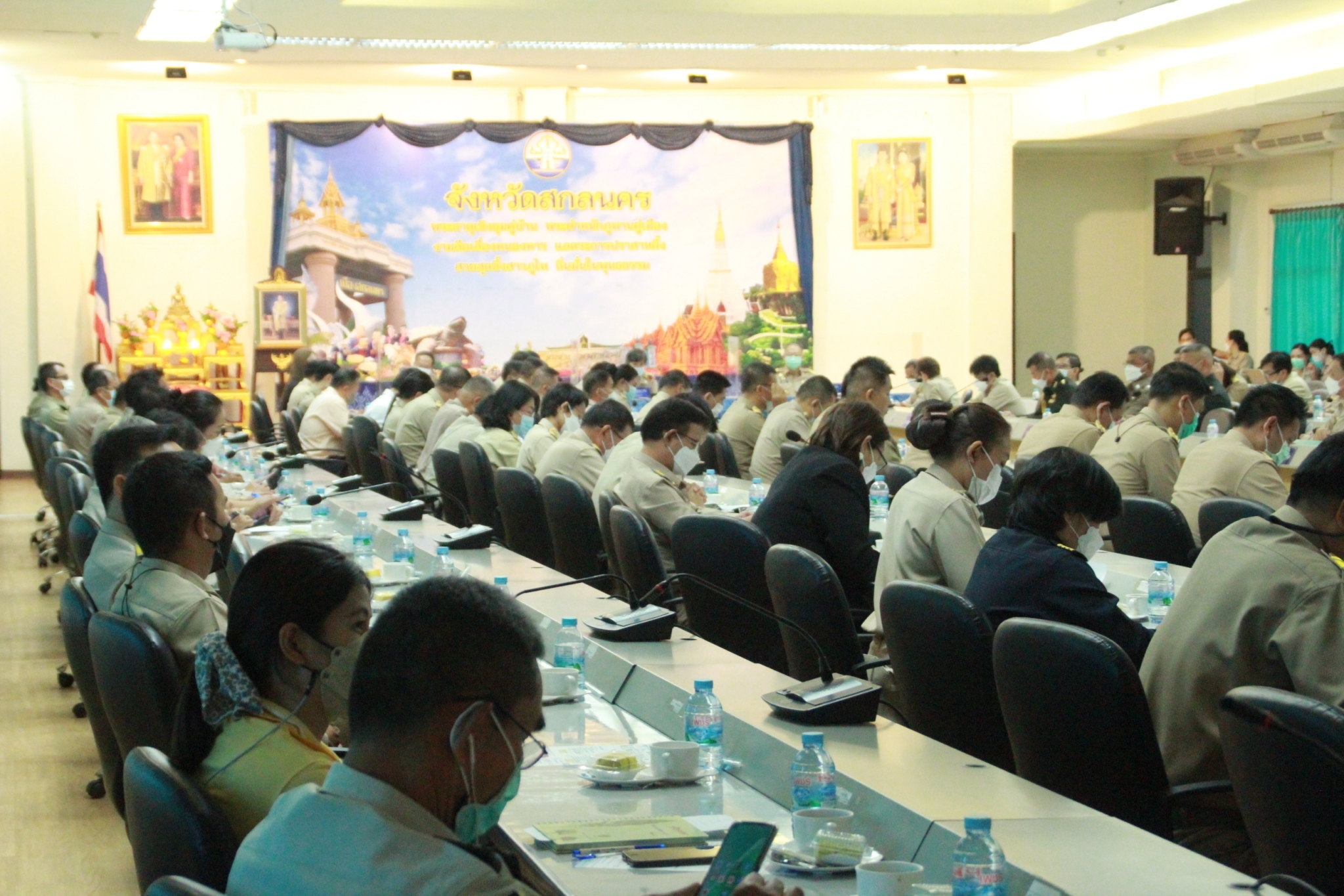 พช.สกลนคร : รับมอบโล่รางวัลหน่วยงาน องค์กร ส่งเสริมสนับสนุนการใช้และแต่งกายด้วยผ้าไทย ดีเด่นจังหวัดสกลนคร  ปีงบประมาณ พ.ศ. 2565 กิจกรรม “ภูษาศิลป์ จากท้องถิ่นสู่สากล” จังหวัดสกลนคร