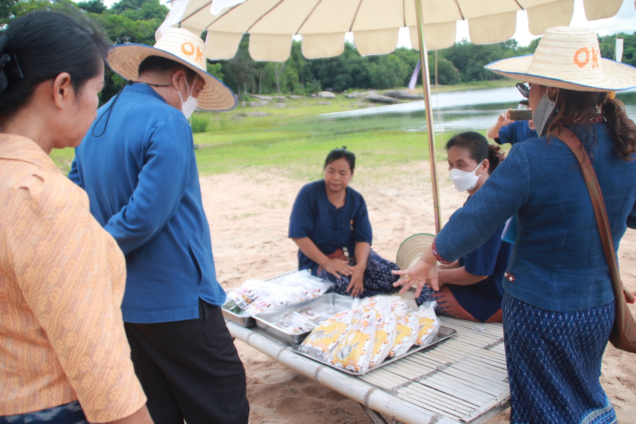 รองหัวหน้าผู้ตรวจราชการกรม กรมการพัฒนาชุมชน กระทรวงมหาดไทย : ติดตามงานพร้อมมอบแนวทางการขับเคลื่อนงาน ตามภารกิจสำคัญของกรมการพัฒนาชุมชน แก่เจ้าหน้าที่พัฒนาชุมชนและเครือข่าย พัฒนาชุมชนอำเภอวาริชภูมิ  จังหวัดสกลนคร