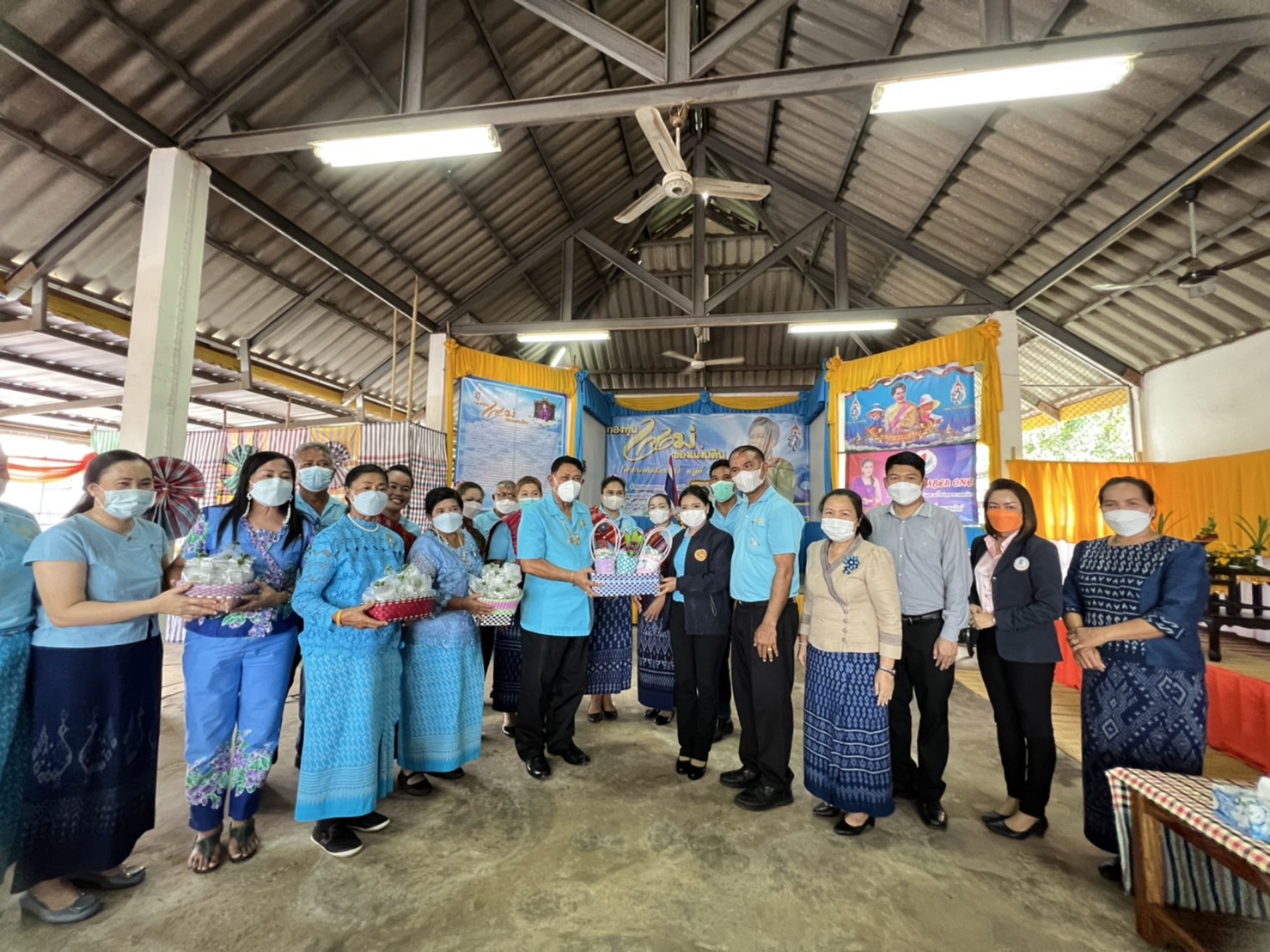 จังหวัดสกลนคร : ต้อนรับคณะศึกษาดูงานจากเทศบาลเมืองทุ่งสง จังหวัดนครศรีธรรมราช ฃึ่งเดินทางมาศึกษาดูงานกองทุนแม่ของแผ่นดินต้นแบบ  ปี 2565 ของจังหวัดสกลนคร